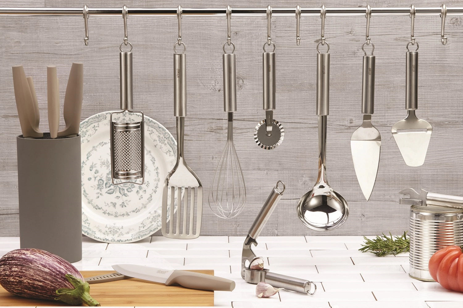 Daily Home Schaumkelle aus Edelstahl, 34.4 cm, ideal zum Abseihen von Speisen, robust und langlebig, perfektes Küchenutensil für jeden Koch.