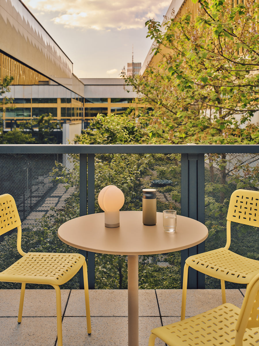Bolt OSTK77 - Cafeteriatisch in Gelb präsentiert im Onlineshop von KAQTU Design AG. Gartentisch ist von Mdd