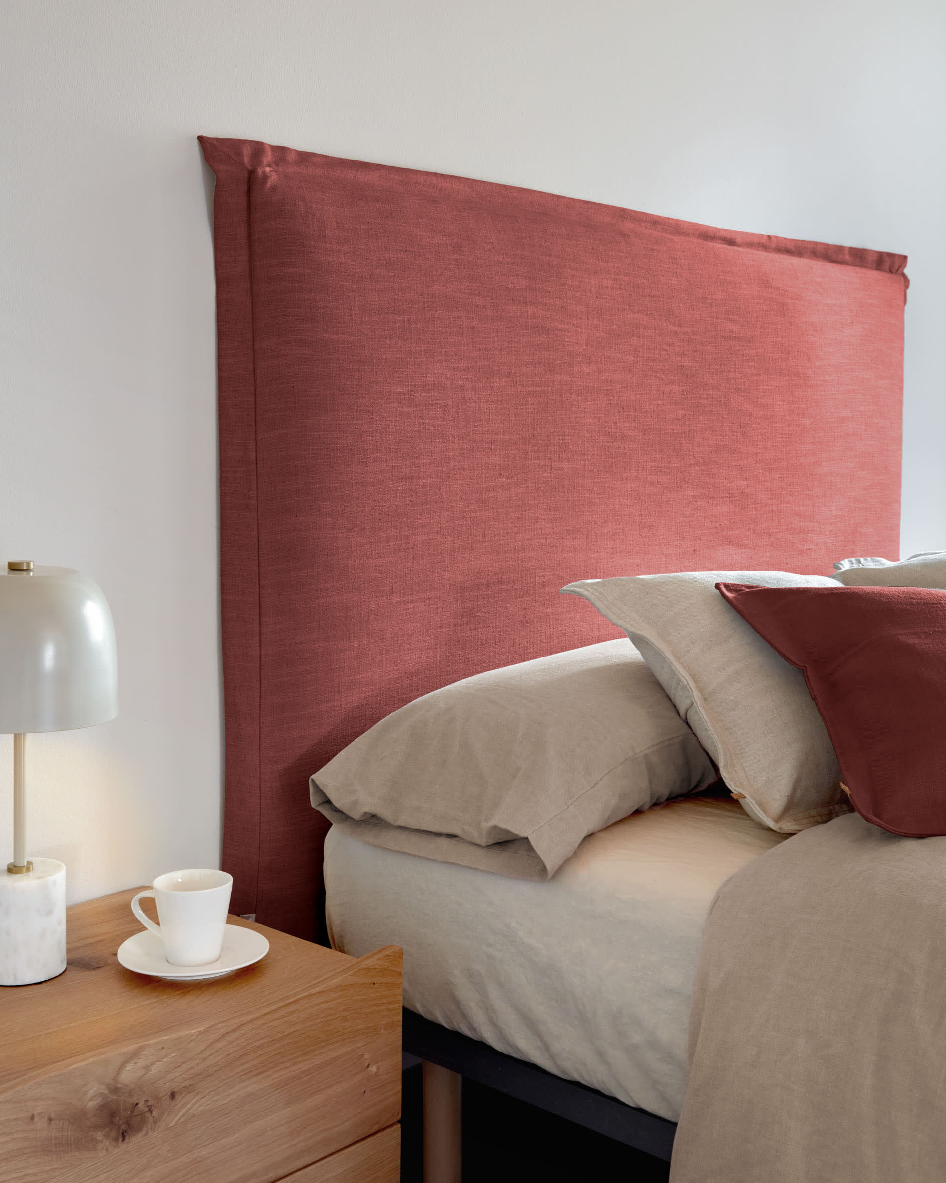 Stilvolles Talo Bettgestell in 150 x 190 cm von Kave Home, ideal für ein zeitgemäßes Schlafzimmer mit ansprechendem Design.