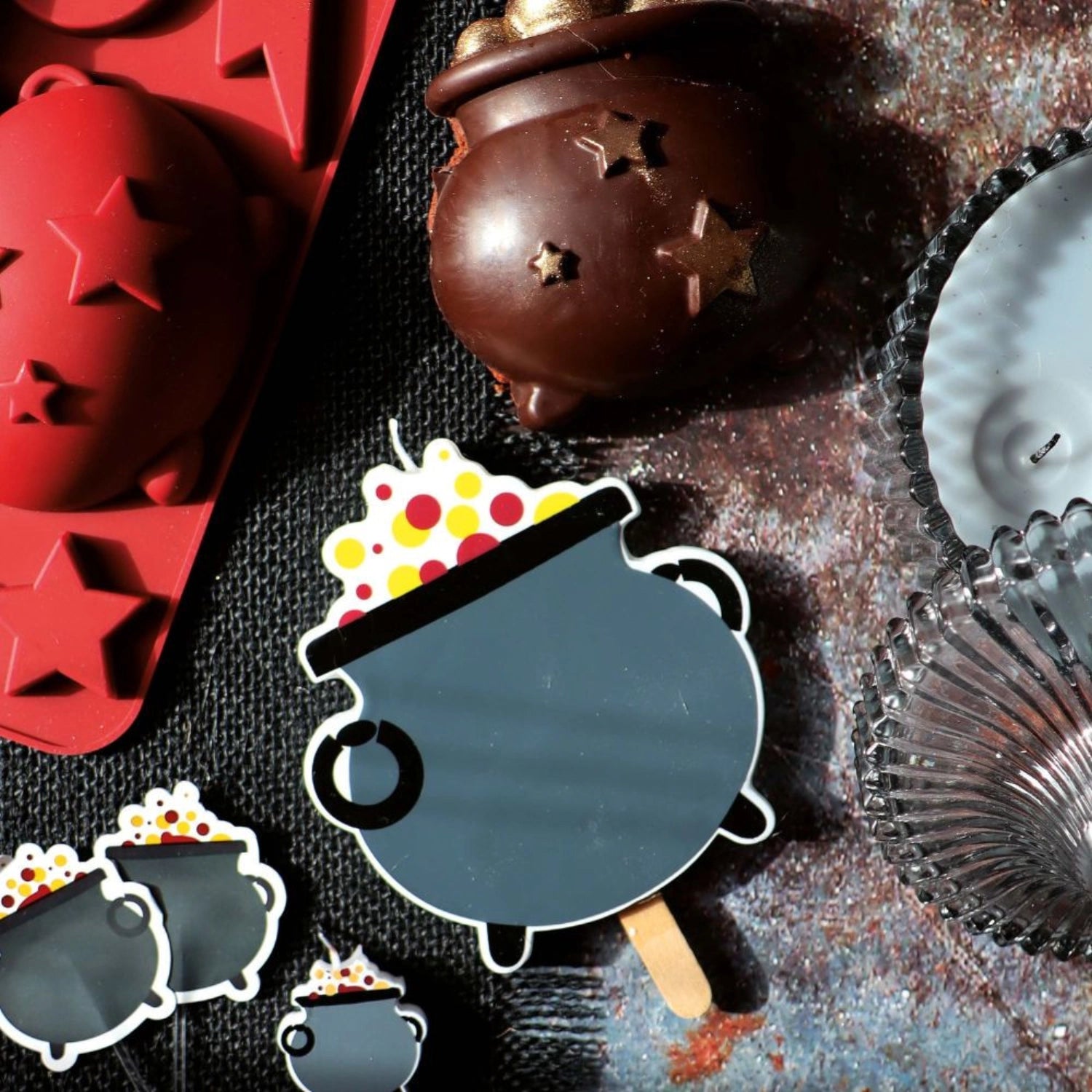XXL Zauberei Kerze von Scrap Cooking, farbenfrohes Design, ideal für festliche Anlässe und stimmungsvolle Beleuchtung im Zuhause.