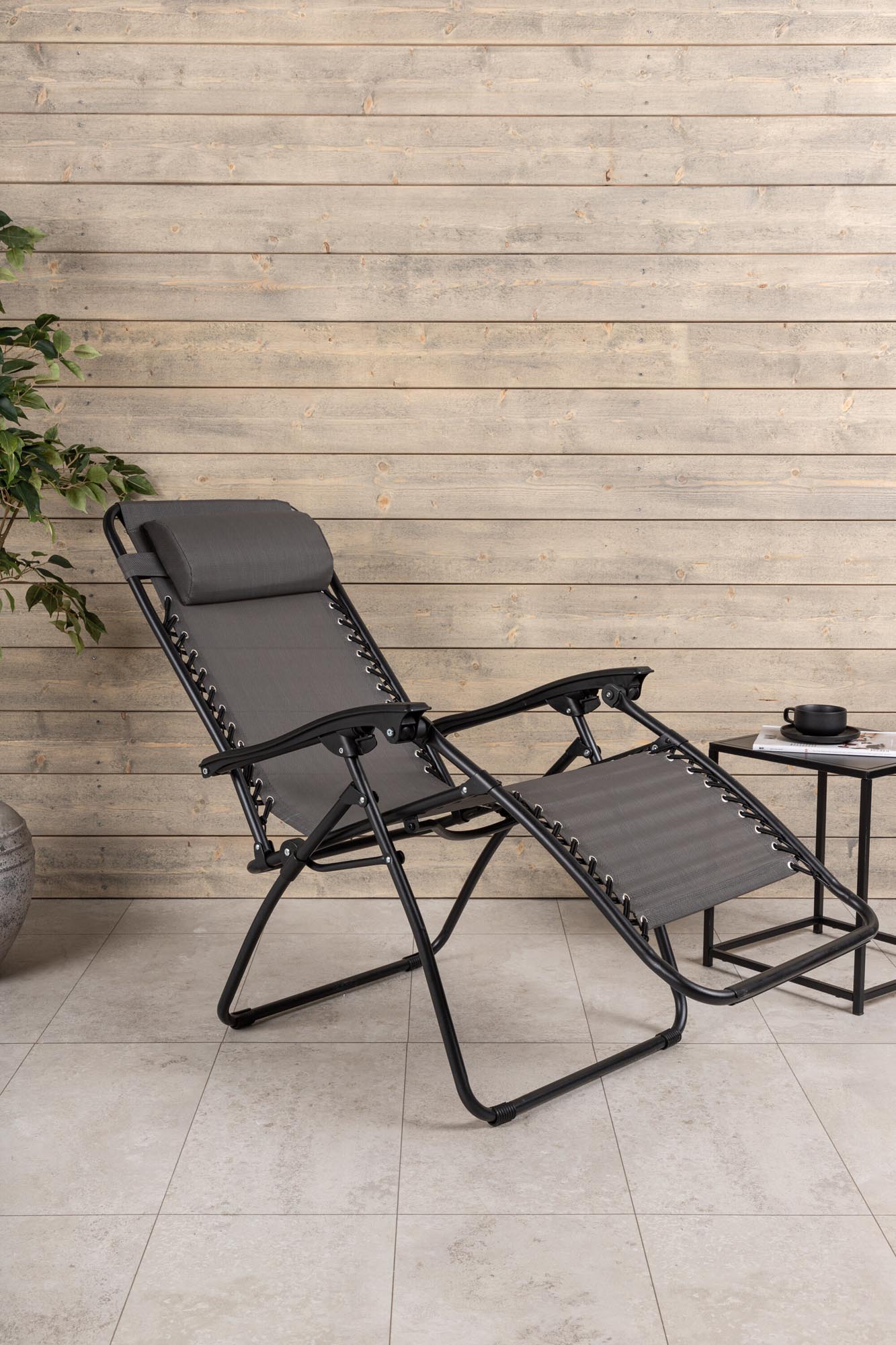 Die Melker Sun Lounge von Venture Home vereint modernes Design und Komfort, ideal für entspannte Stunden im Freien.