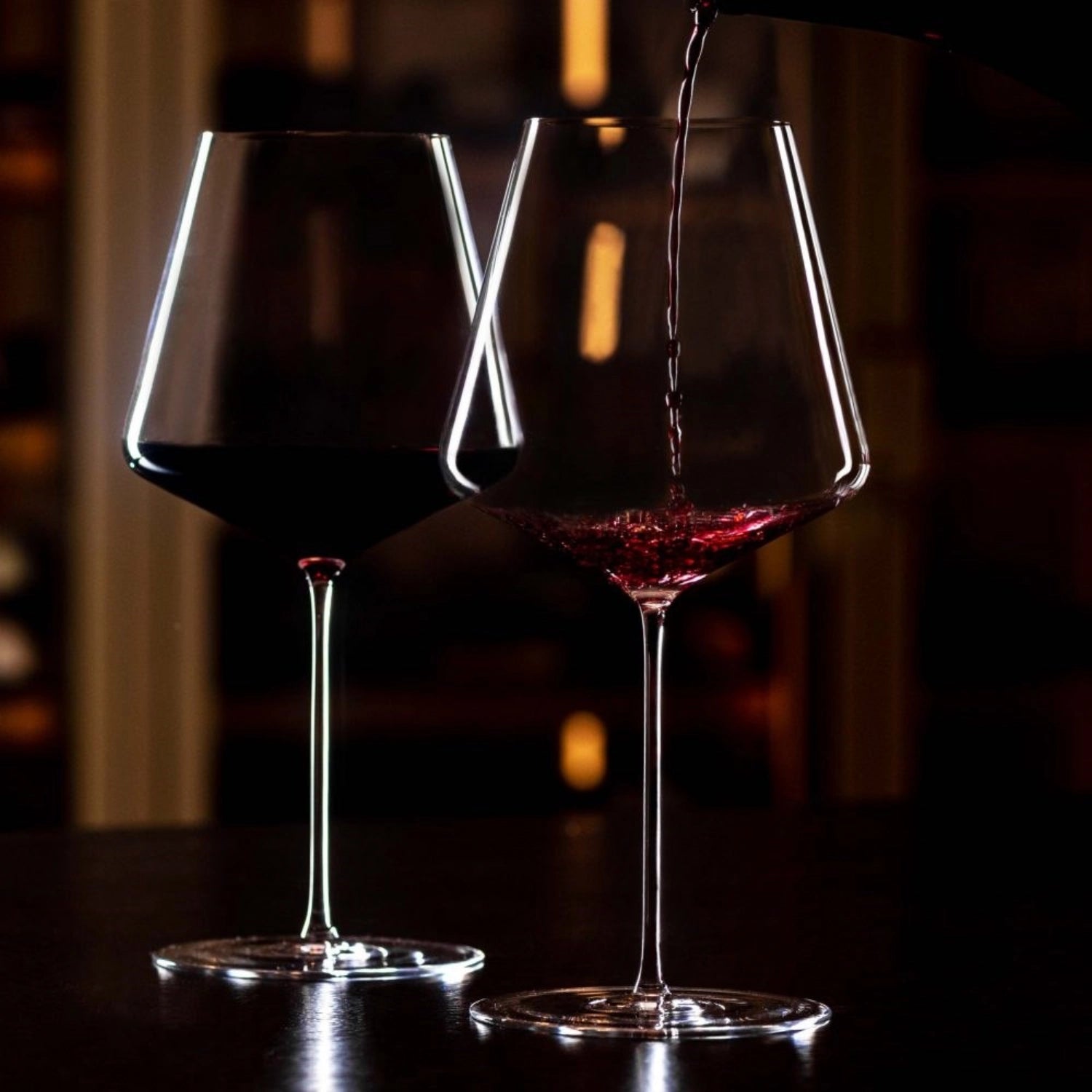 Elegantes 6er Set Ariane Rotweingläser von Lehmann Glass, handgefertigt und ideal für besondere Anlässe und Weinliebhaber mit 88cl Volumen.
