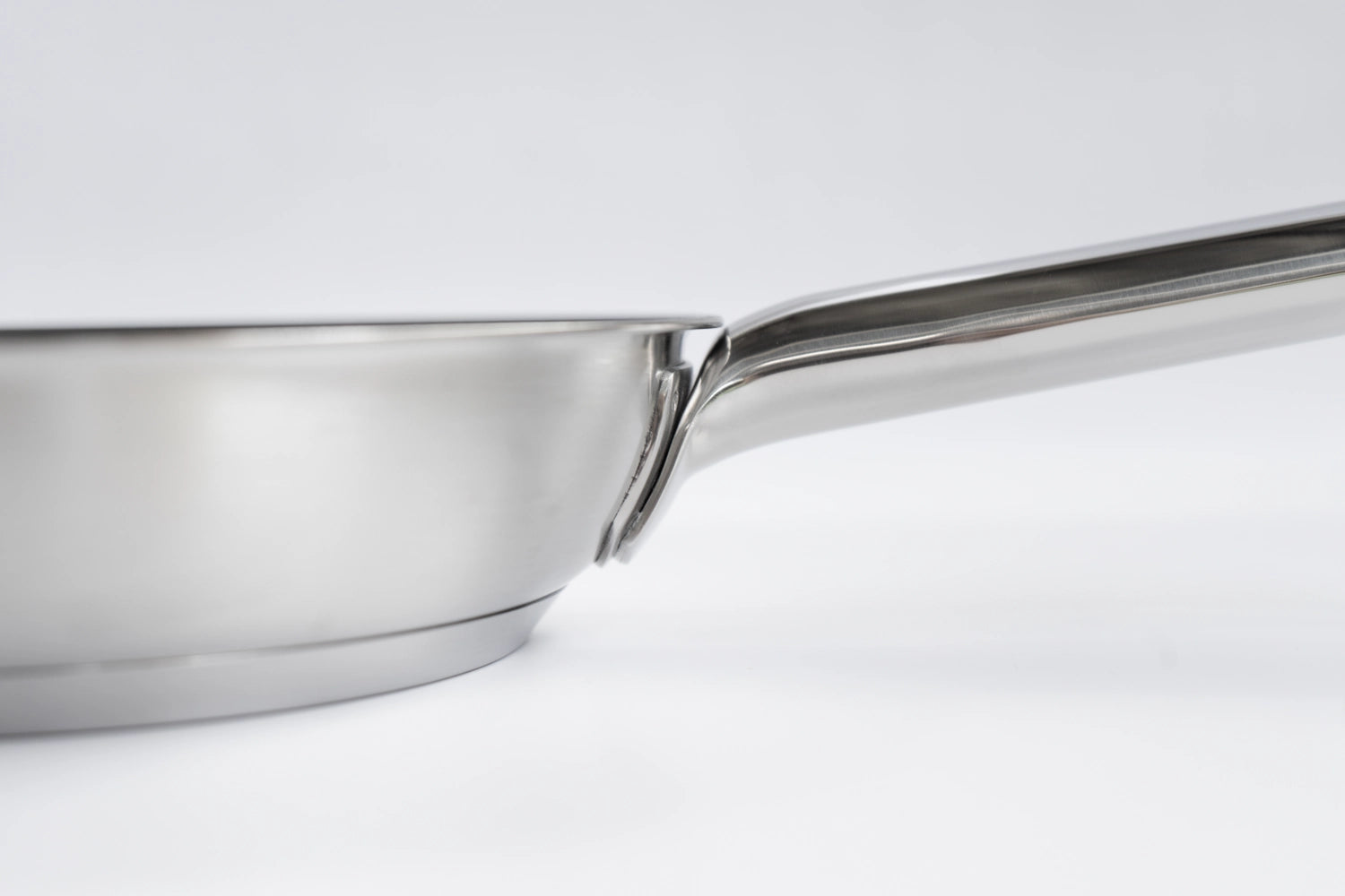 Elegante 28 cm Bratpfanne Resto 3 Duraslide von Demeyere, ideal für gesundes Braten mit langlebiger Antihaftbeschichtung und stilvollem Design.