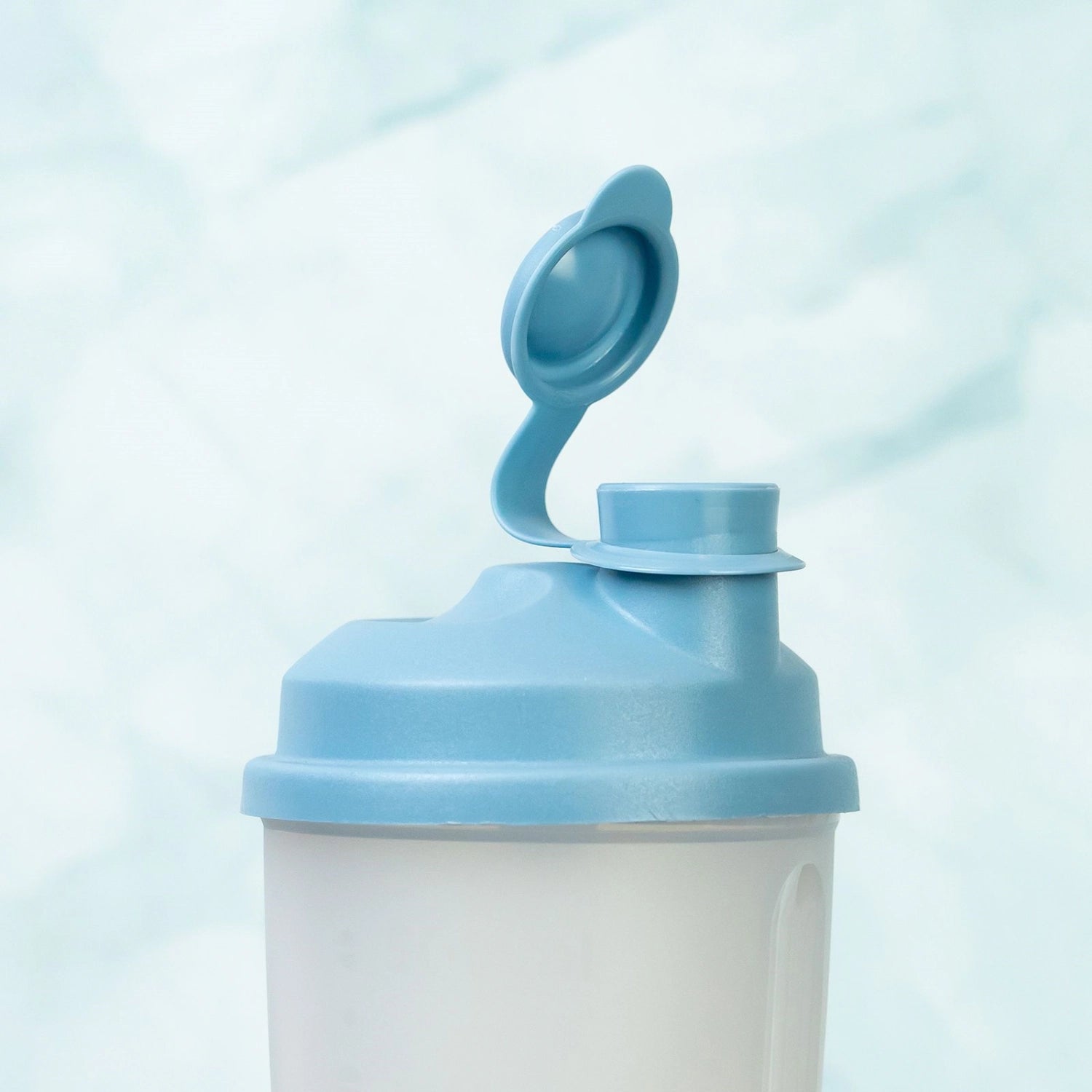 Mixery Dressingshaker in Blau von Westmark – eleganter 0.5l Schüttelbecher, perfekt zum Mischen von Dressings und Saucen für jeden Anlass.