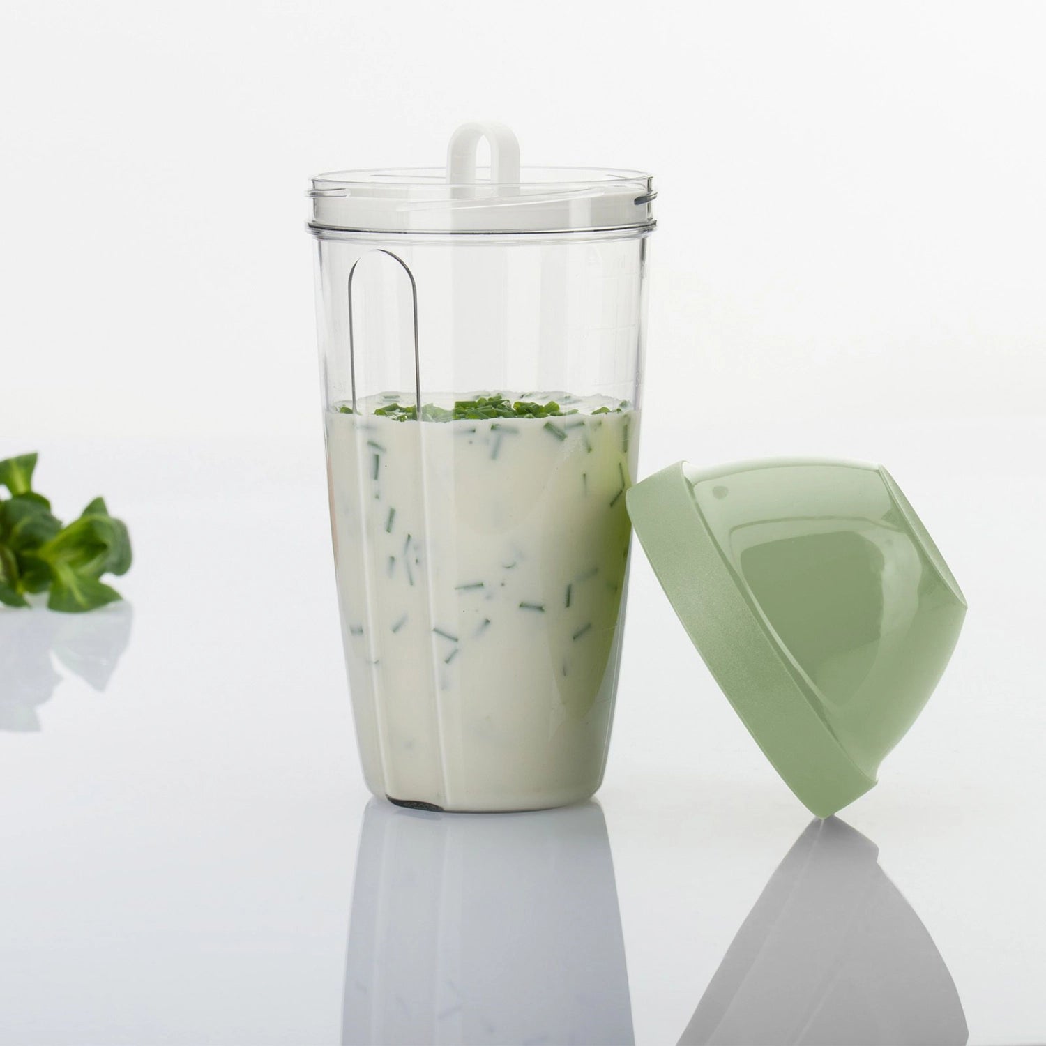 Maxi Schüttelbecher 0.5l in mintgrün von Westmark, ideal für die Zubereitung von Shakes und Mixgetränken, stilvoll und funktional.