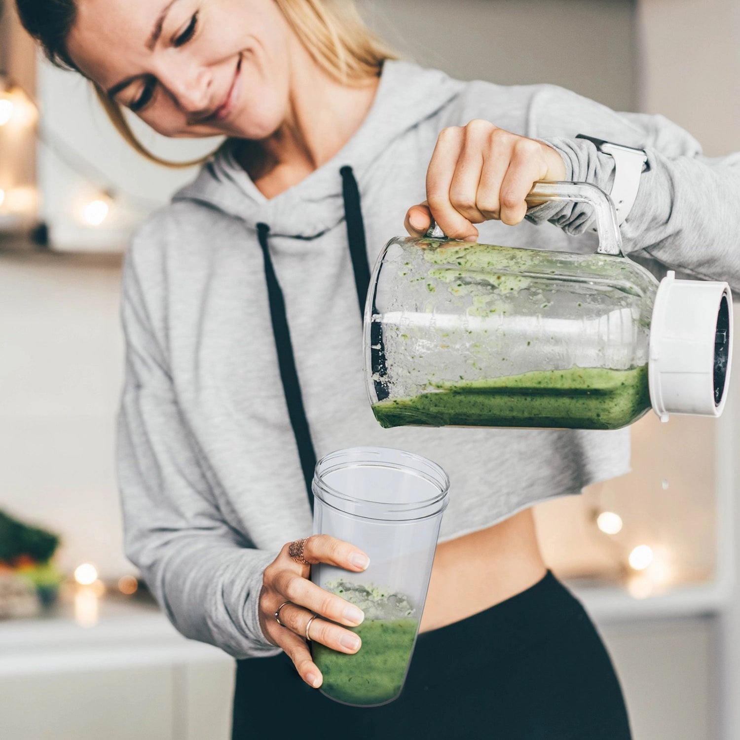 Mintfarbener Maxi Schüttelbecher 0.5l von Westmark, perfekt zum Mixen von Getränken, mit praktischem Design und ansprechender Optik.