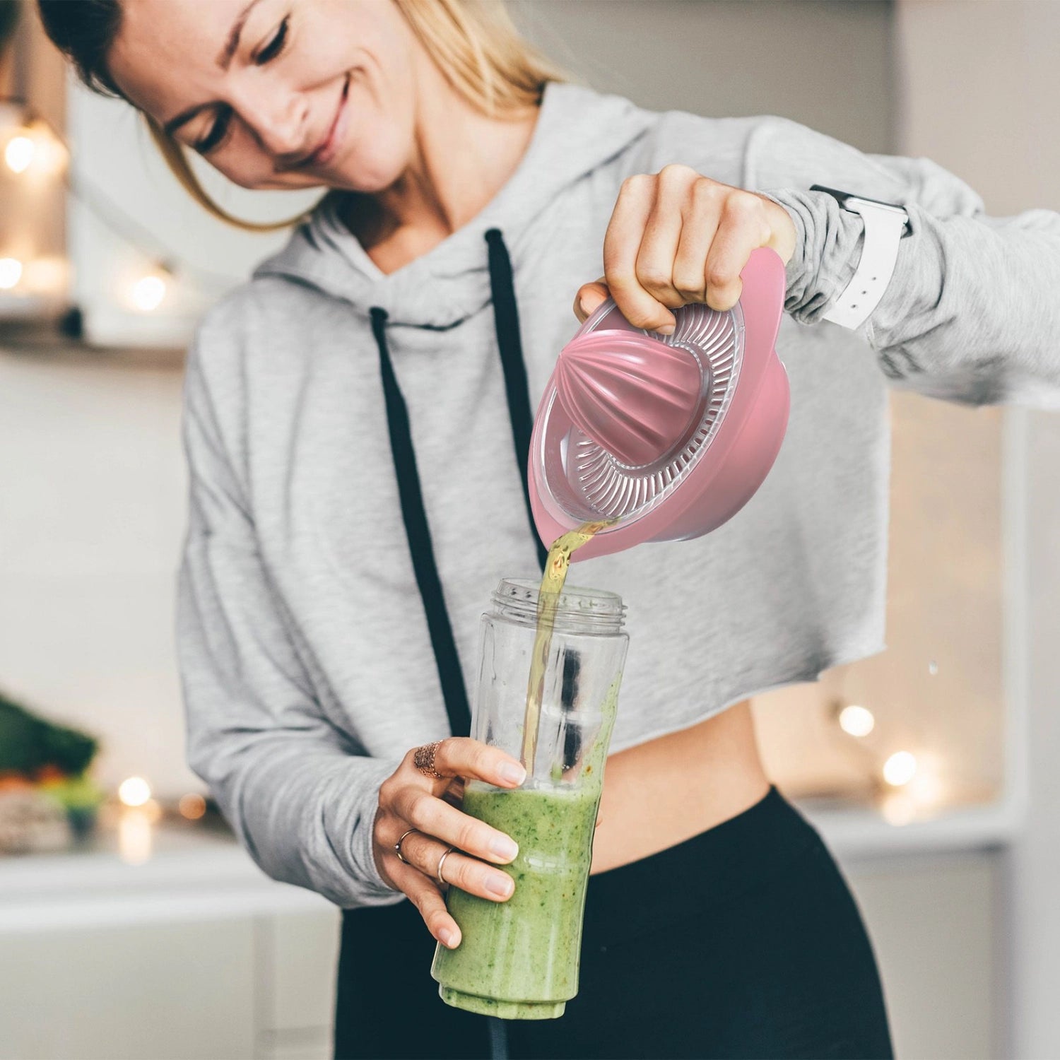 Stylische rosa Limetta Zitrus- und Orangenpresse von Westmark, ideal für frische Säfte. Praktisches 0.5l Design für einfache Handhabung.