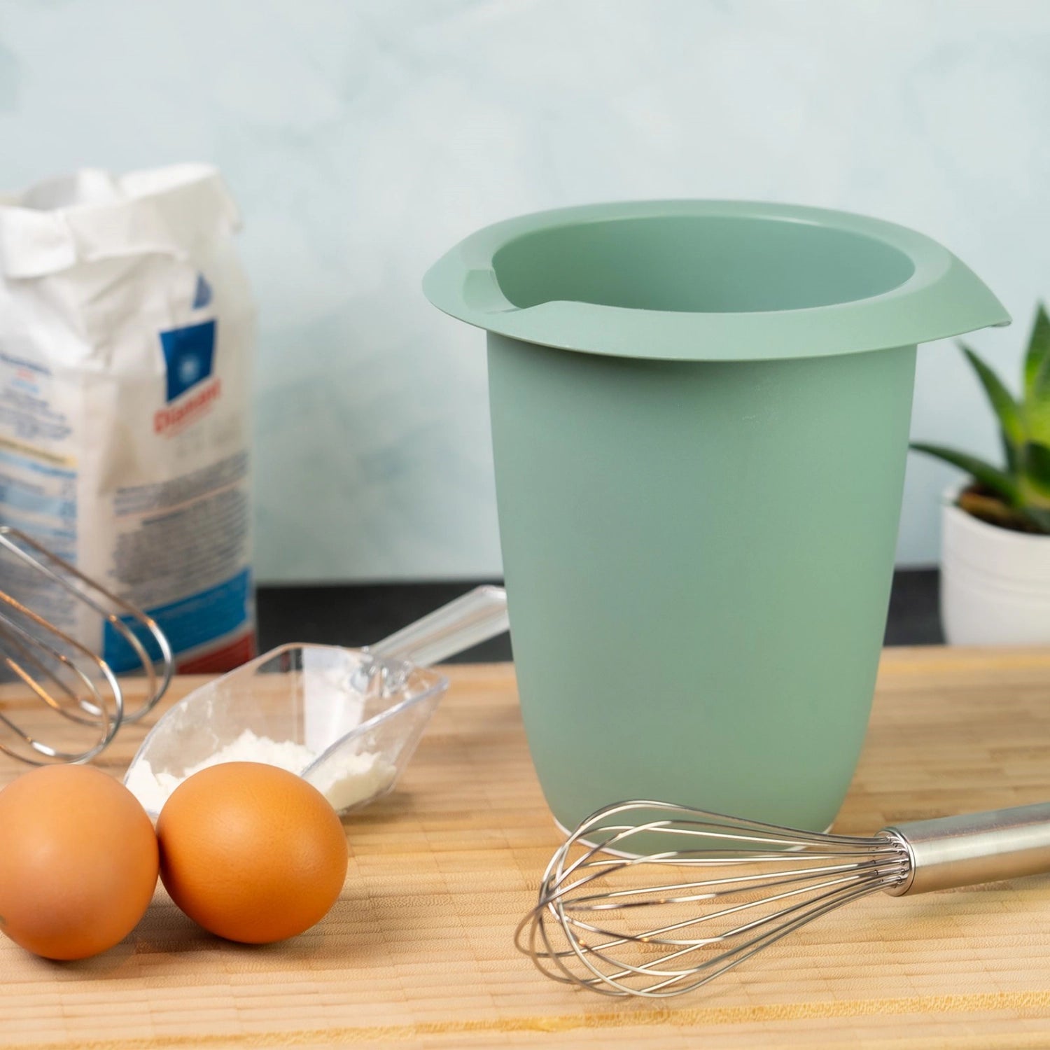 Stylischer Quirltopf in sanftem Mint, 1 Liter, perfekt zum Mischen von Zutaten in der Küche, ohne Deckel für einfache Handhabung.