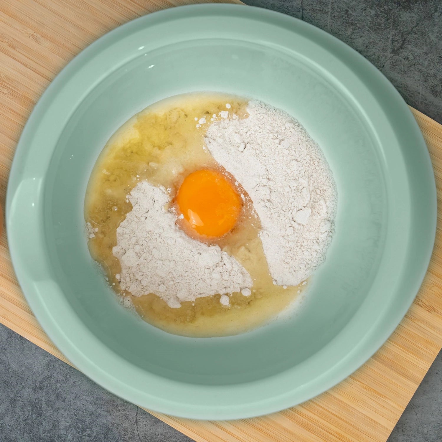 Moderne Rührschüssel in sanftem Mintgrün von Westmark, ideal für die Zubereitung und das Mischen von Speisen mit einem Fassungsvermögen von 2,5 l.