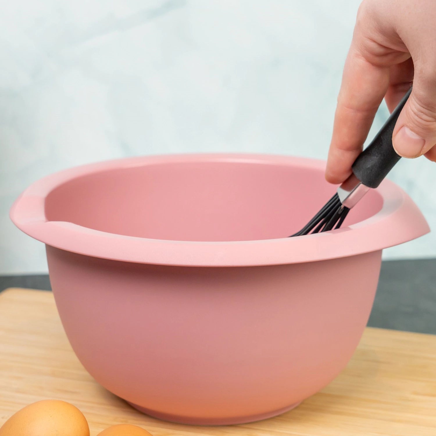 Rosa Rührschüssel ohne Deckel mit 2,5 l Volumen von Westmark, ideal für die Zubereitung von Speisen in der modernen Küche.