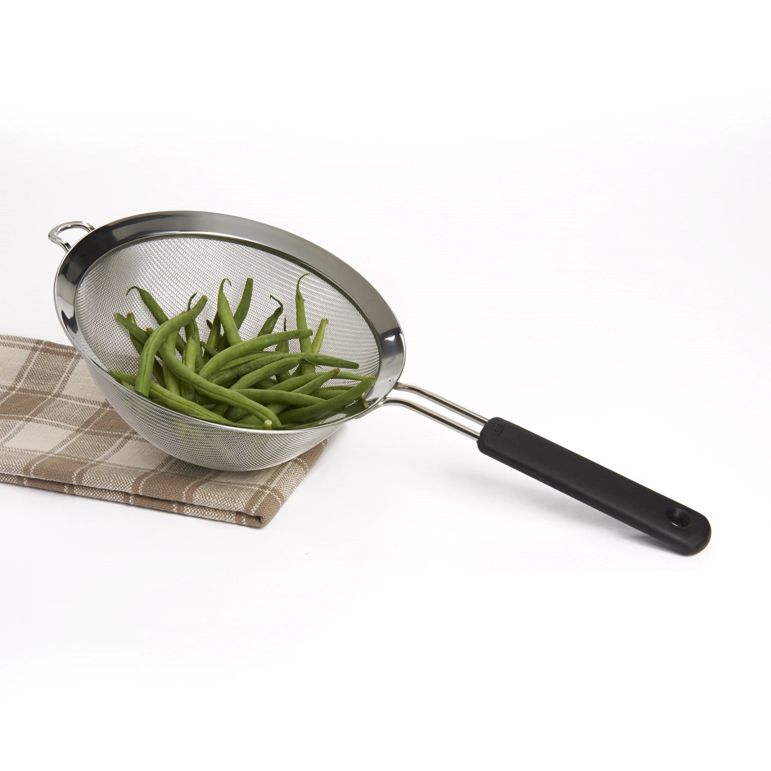 Hochwertiges OXO Good Grips Küchensieb mit einem Durchmesser von 20 cm, ideal zum Abseihen von Lebensmitteln und für die einfache Handhabung in der Küche.