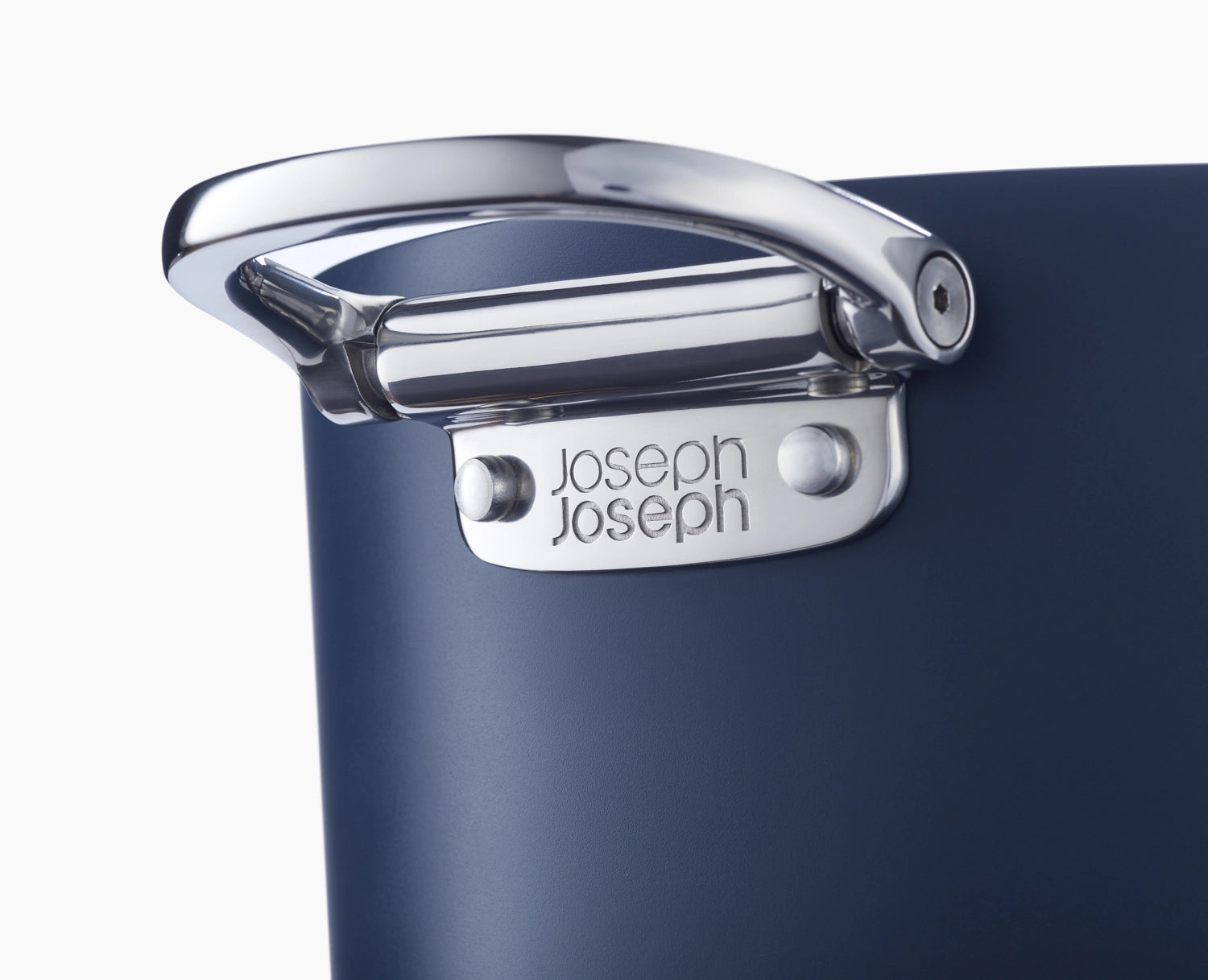 Eleganter Joseph Joseph Suppentopf mit klappbaren Griffen, 25 cm, ideal für platzsparendes Kochen und stilvolles Servieren.