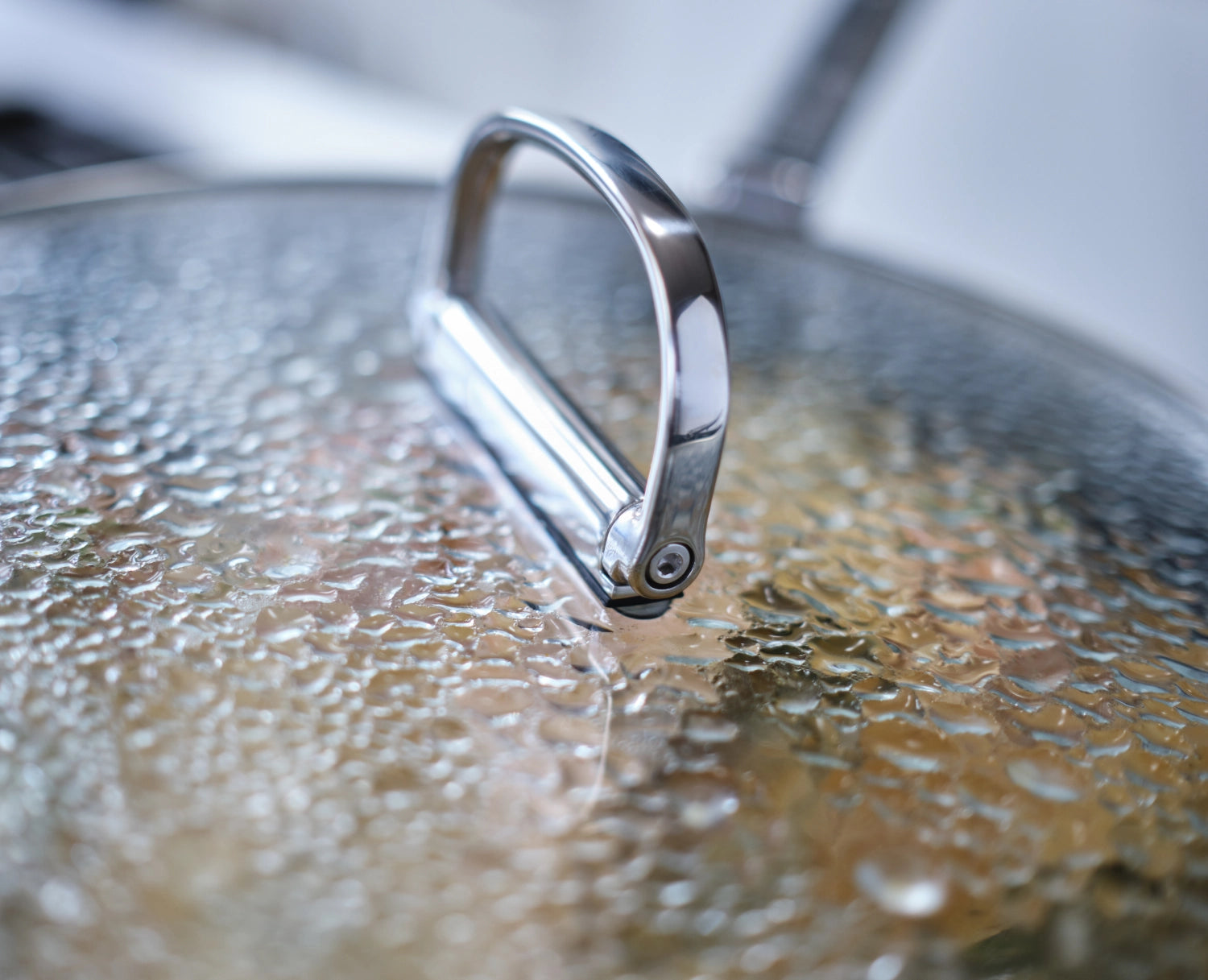 Stylischer Joseph Joseph Suppentopf mit klappbaren Griffen, 25 cm, ideal für modernes Kochen und einfache Lagerung.