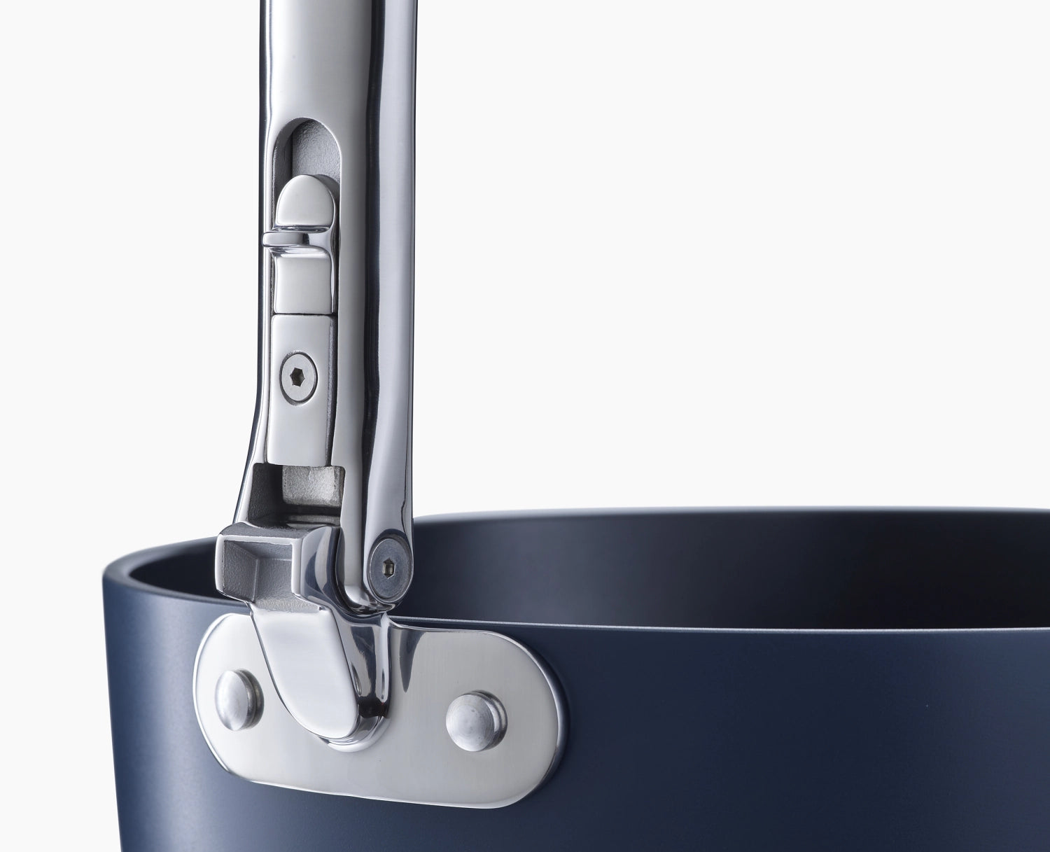 Zweiteiliges Bratpfannenset von Joseph Joseph mit 24 und 28 cm Pfannen, ausgestattet mit modernem Schutz und elegantem Design für vielseitiges Kochen.