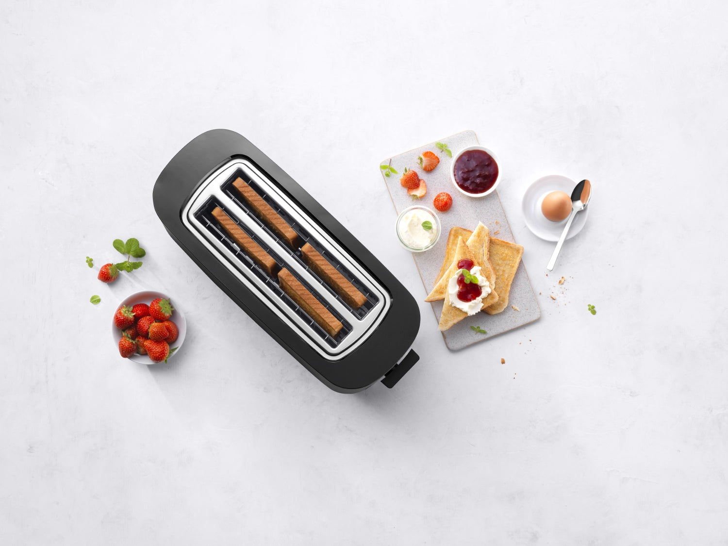 Schwarzer Enfinigy Toaster 2/4 von Zwilling mit Brötchenaufsatz, elegantes Design für perfektes Toasten und vielseitige Nutzung in der Küche.