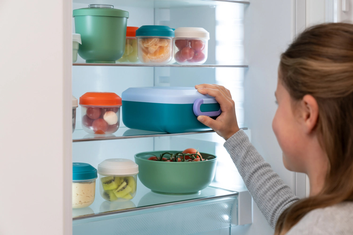 Moderne Rikko Lunchbox in Lagoon Sky, perfekt für die praktische und stilvolle Aufbewahrung von Speisen und Snacks für unterwegs.