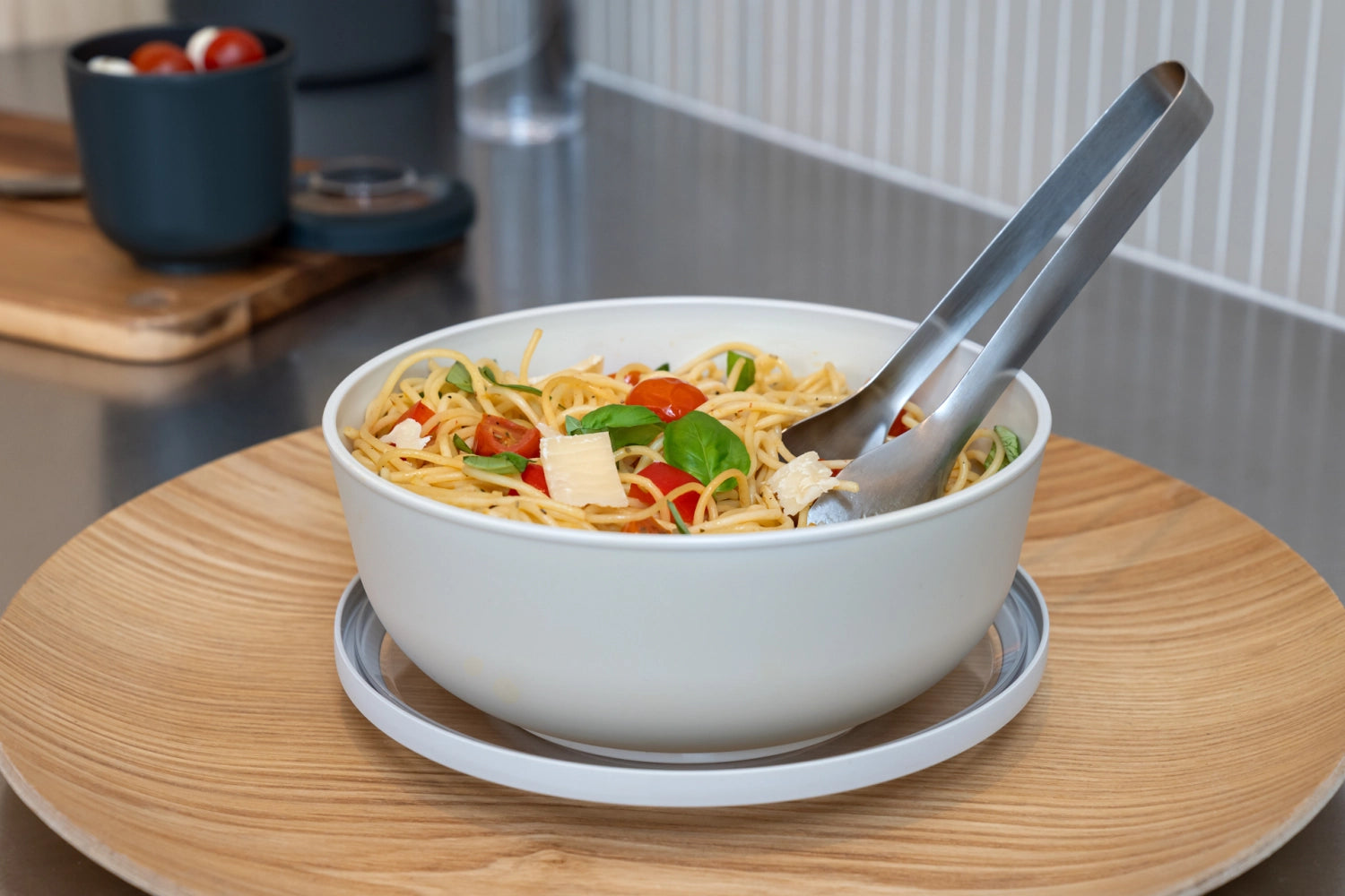 Moderne Tylla Bowl 2000ml aus PP in Oat-Farbe, ideal für Lunchboxen, praktisch und stilvoll für unterwegs.