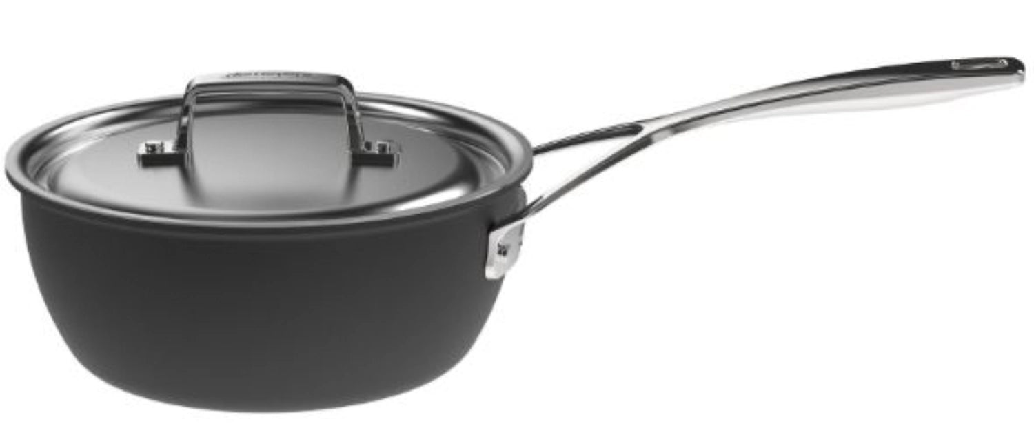 Eleganter 20 cm Sauté-Topf in Schwarz von Demeyere, inklusive Deckel, ideal für kreative Kochtechniken und stilvolle Küchen.