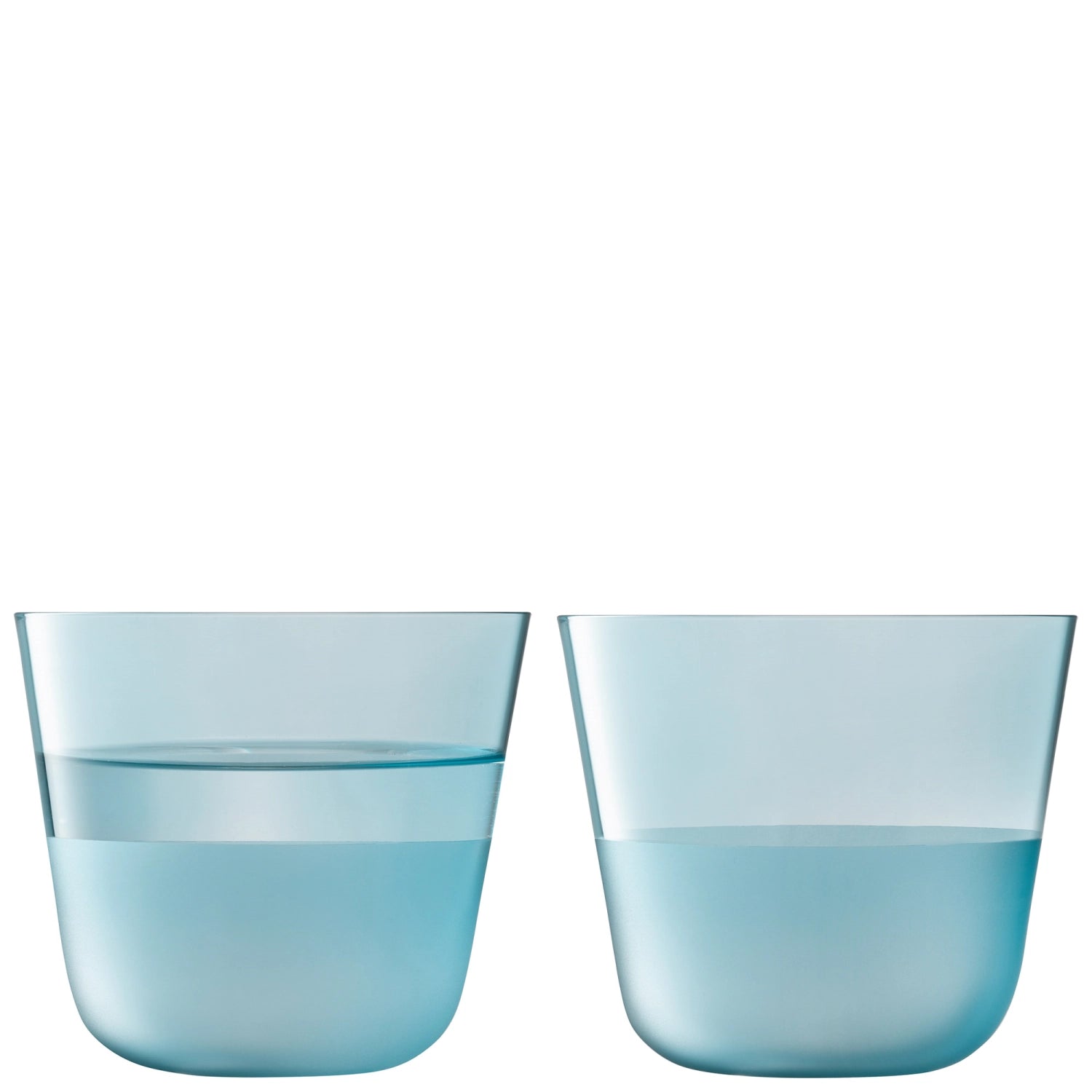 Stilvolles 2er Set Trinkbecher in strahlendem Himmelblau, ideal für besondere Anlässe oder den täglichen Gebrauch, aus der LSA Arc Contrast Kollektion.