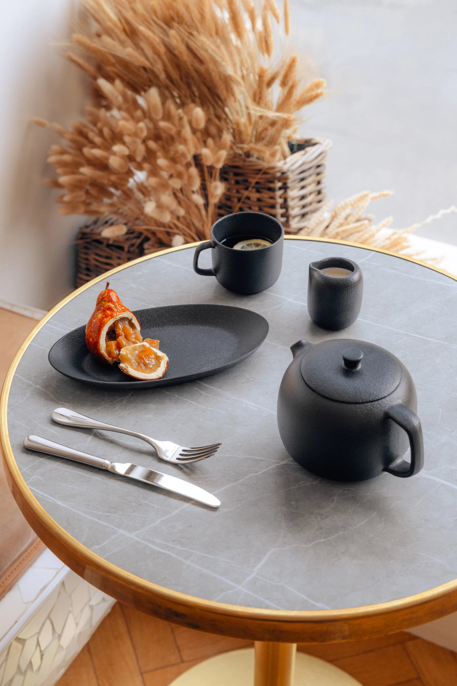 Elegante Espresso-Untertasse von Revol mit 13 cm Durchmesser, ideal für stilvolle Kaffeemomente und harmonische Tischdekoration.