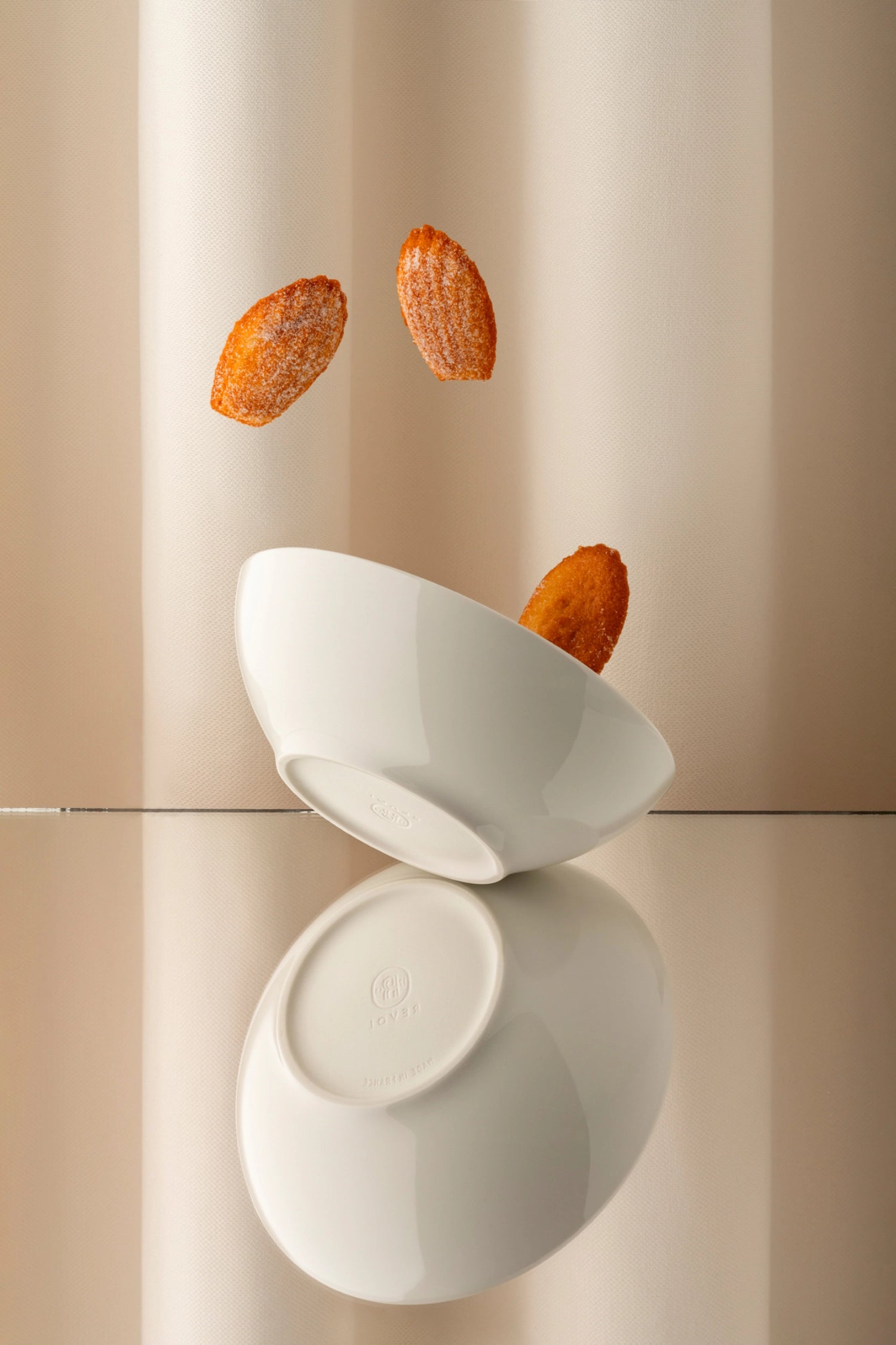 Elegante Madeleine Teetasse in alabasterweiß, Durchmesser 8,5 cm, Höhe 7,5 cm, ideal für stilvolle Kaffeepausen und Teegenuss.