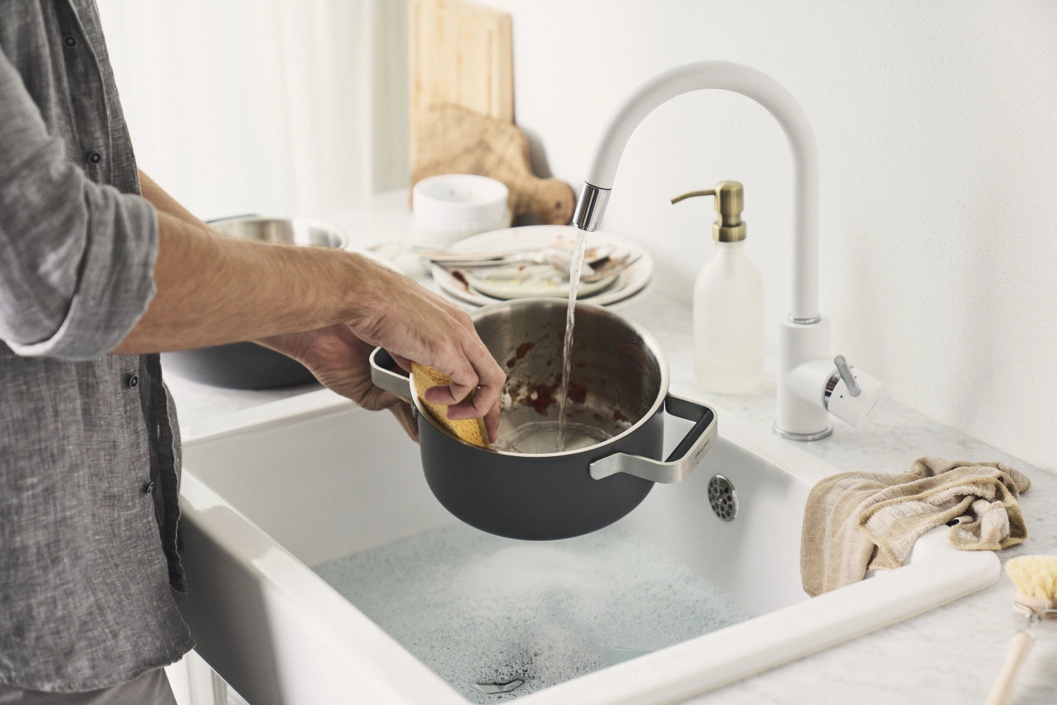 Hochwertiges 5-teiliges Kochtopfset in edlem Grau von Zwilling, perfekt für vielseitige Kochtechniken und stilvolles Kochen.