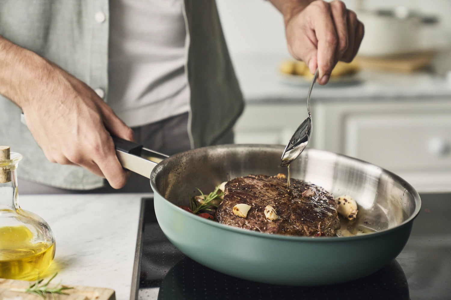Pure Bratpfanne unbeschichtet 28cm in Grün von Zwilling, ideal für gesundes Braten, langlebig und pflegeleicht, perfekt für jede Küche.