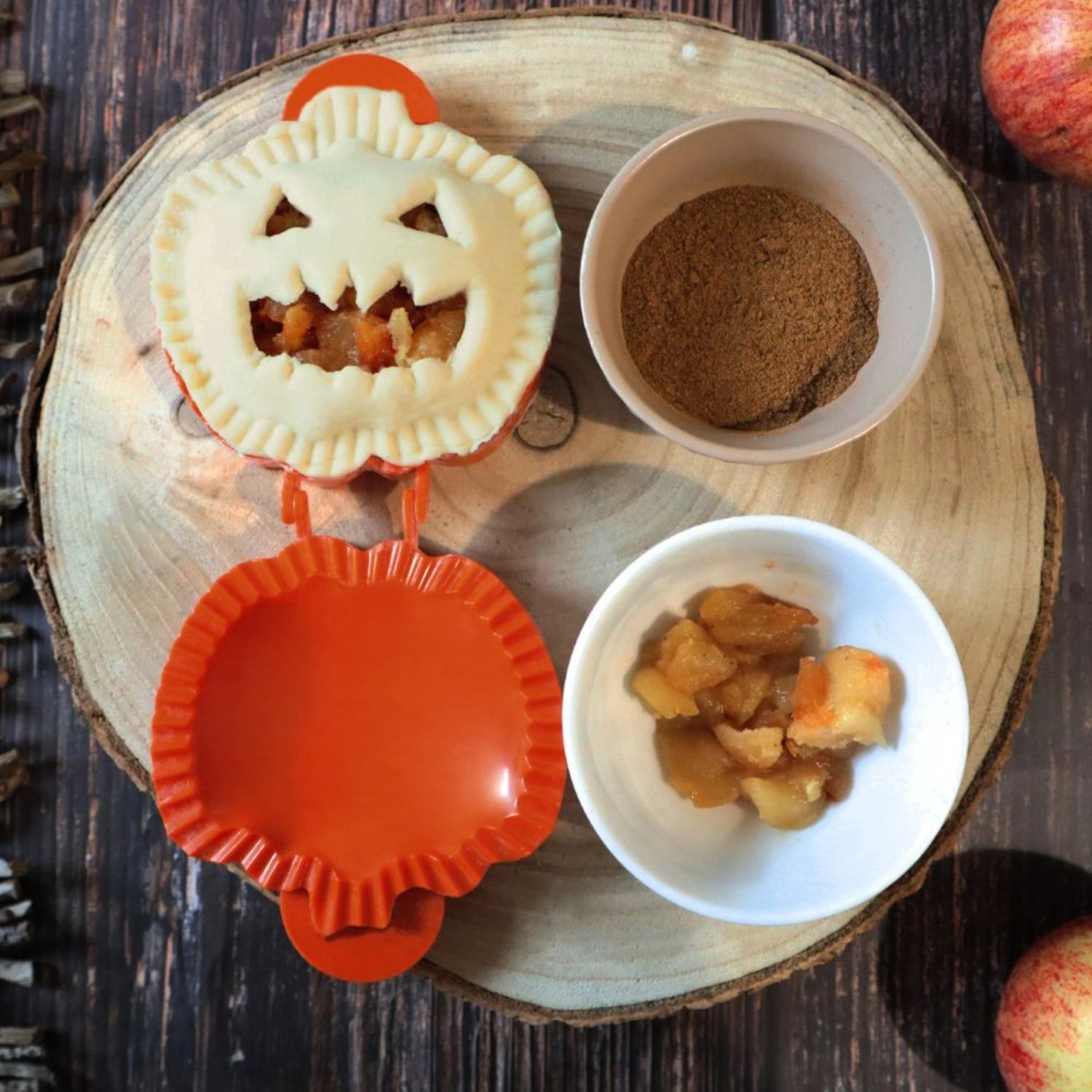 Teigformer Halloween Geisterkürbis von Scrap Cooking, ideal für kreative Backprojekte und Halloween-Feiern, sorgt für Spaß in der Küche.