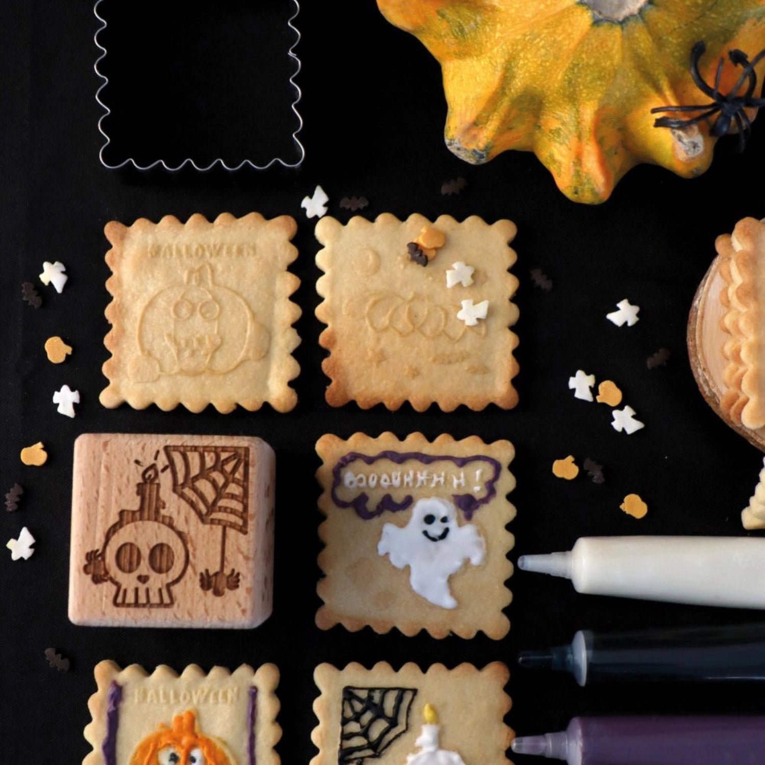 Halloween Ausstecher mit Würfelstempel von Scrap Cooking, ideal für gruselige Plätzchen und kreative Backideen zu Halloween.