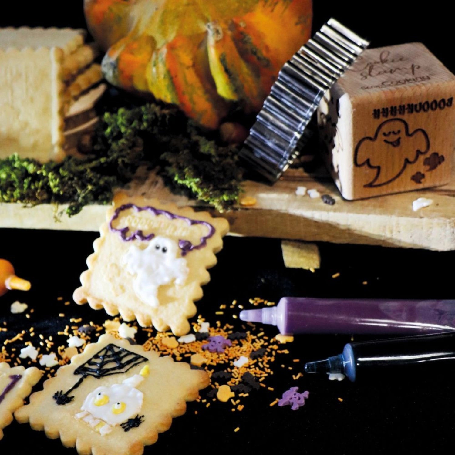Kreativer Ausstecher mit Würfelstempel für Halloween von Scrap Cooking, perfekt zum Gestalten von schaurigen Keksen und Backwaren.