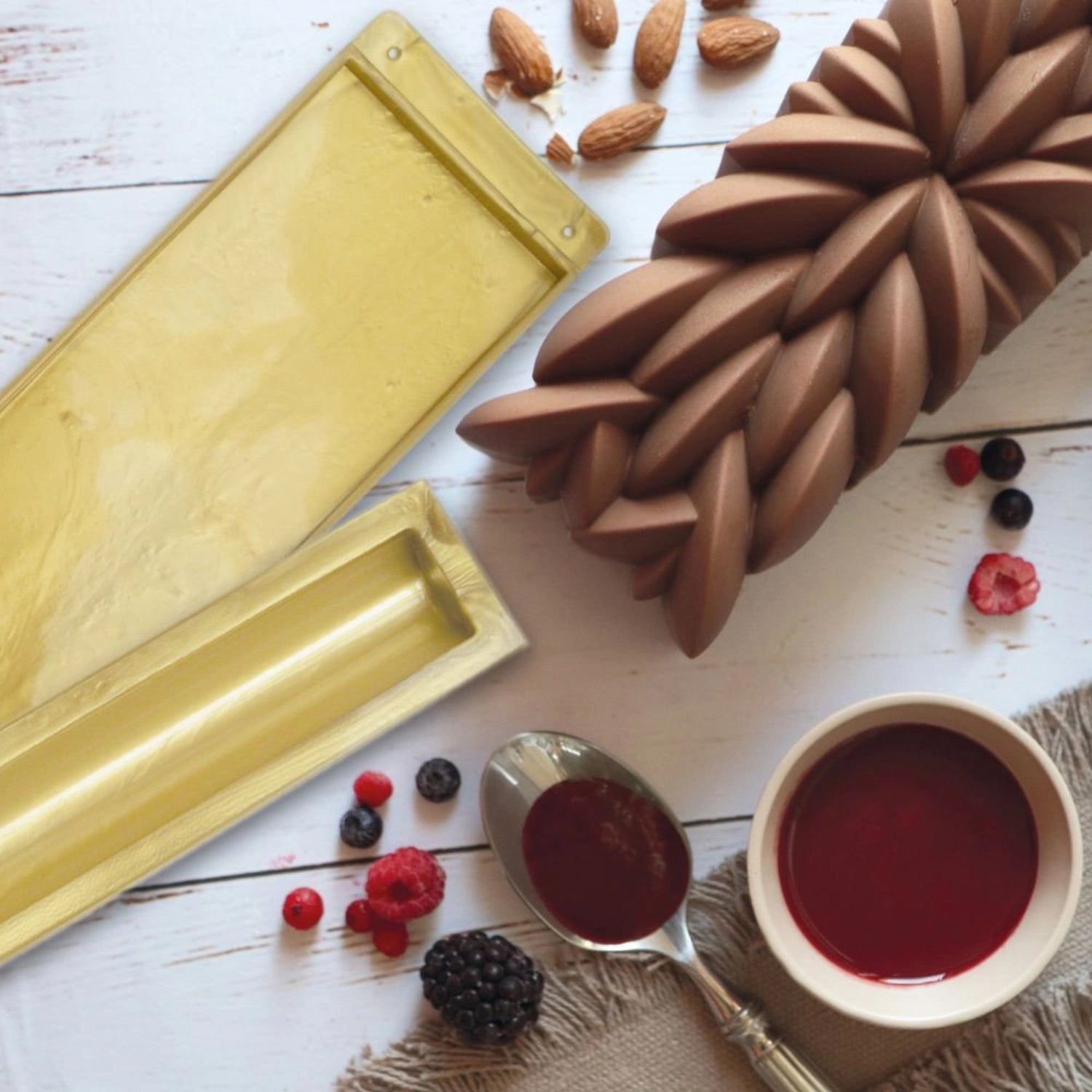 Set aus drei Bûche Instant Backformen von Scrap Cooking, ideal für kreative und stilvolle Kuchen- und Dessertkreationen.