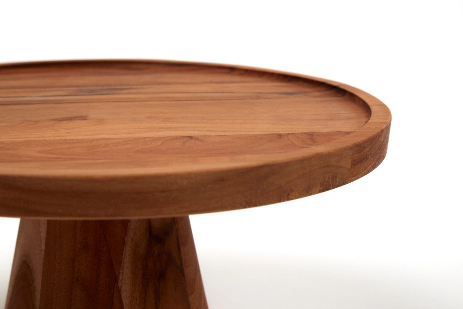 Stilvolle Tortenplatte aus edlem Teakholz, Ø 29 cm, H 12 cm, perfekt für die Präsentation von Kuchen und Desserts bei besonderen Anlässen.
