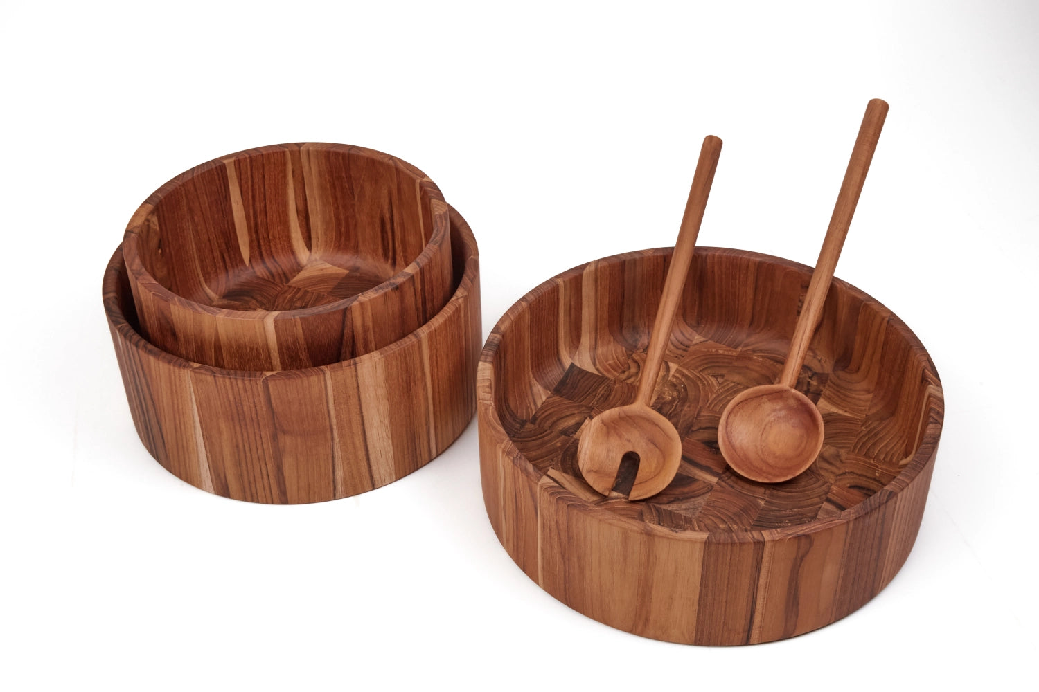 Stilvolle Salatschale aus hochwertigem Teakholz, 26 cm Durchmesser, 11 cm hoch – perfekt für ansprechende Salate und besondere Anlässe.