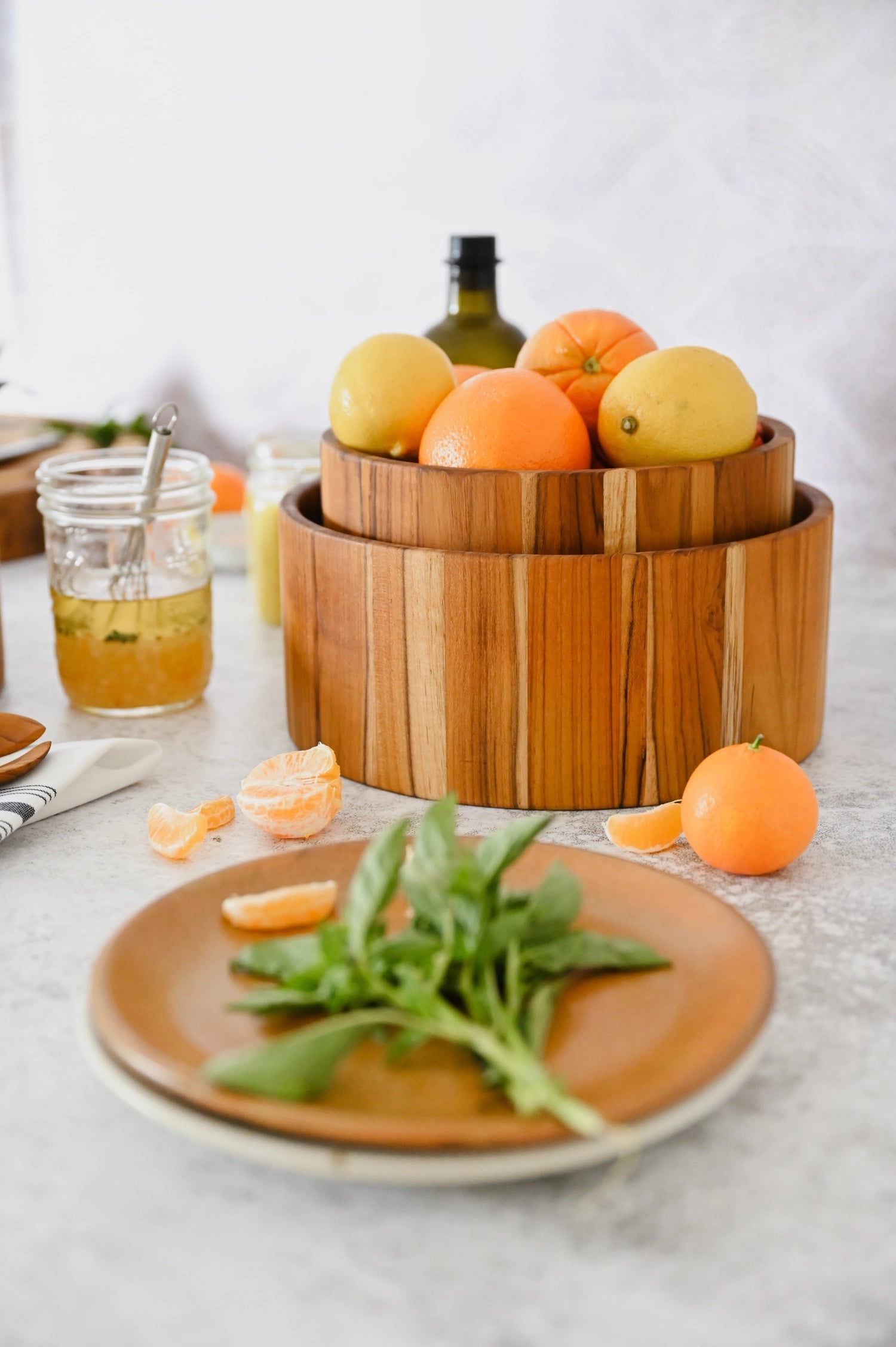 Stilvolle Salatschale aus hochwertigem Teakholz, 26 cm Durchmesser, 11 cm hoch – perfekt für ansprechende Salatarrangements und besondere Anlässe.