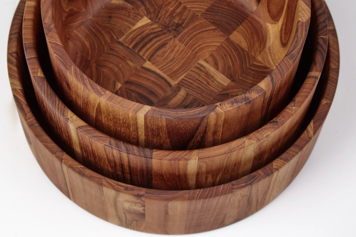 Elegante Bold Salatschale aus hochwertigem Material, 30 cm Durchmesser und 9 cm hoch, ideal für kreative Salatpräsentationen.