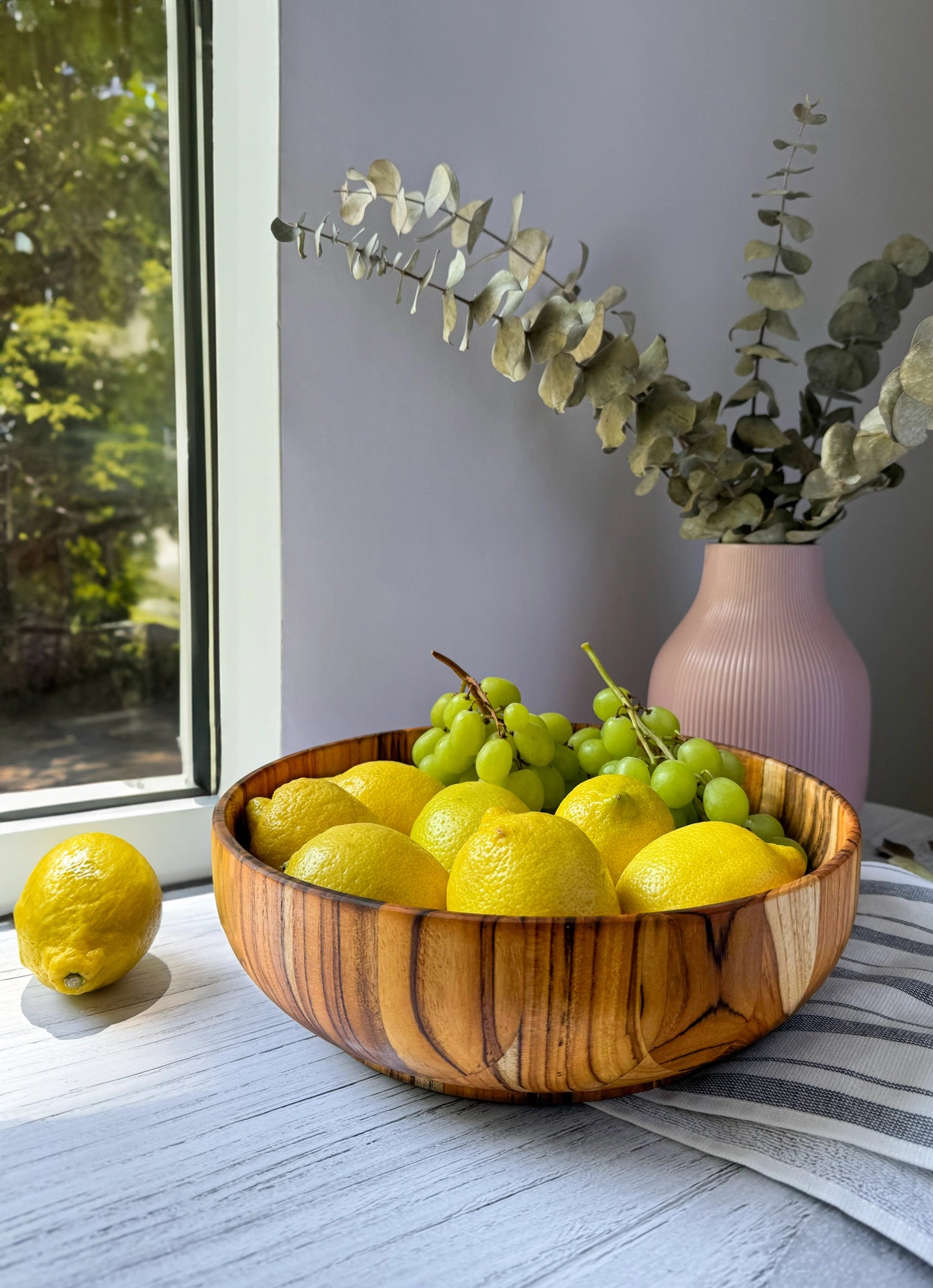 Elegante Moon Salatschale aus hochwertigem Holz, Durchmesser 35 cm, Höhe 15 cm, ideal für stilvolle Tischdekoration und Servieren.