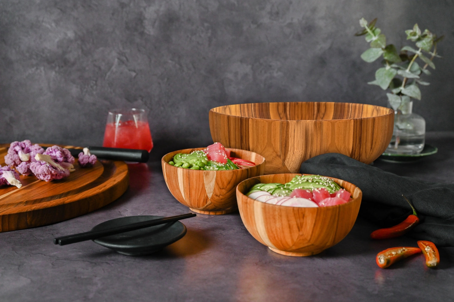Stilvolle Moon Salatschale aus edlem Holz, 35 cm Durchmesser und 15 cm hoch, perfekt für ansprechende Präsentation von Salaten und Snacks.