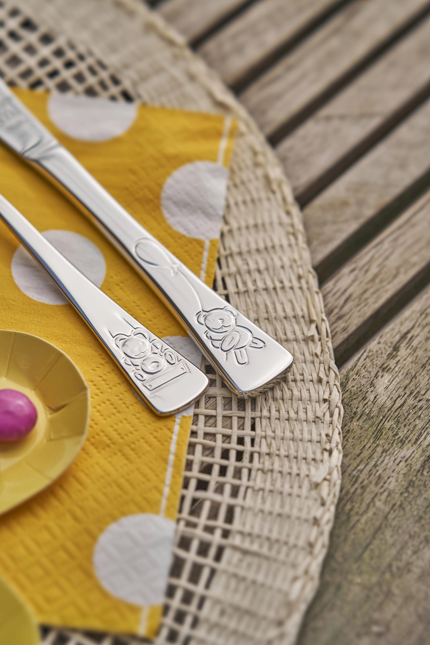 Niedliches 4-teiliges Kinderbesteck Teddy von Zwilling, ideal für Kinder, aus robustem Edelstahl, sorgt für Spaß beim Essen.