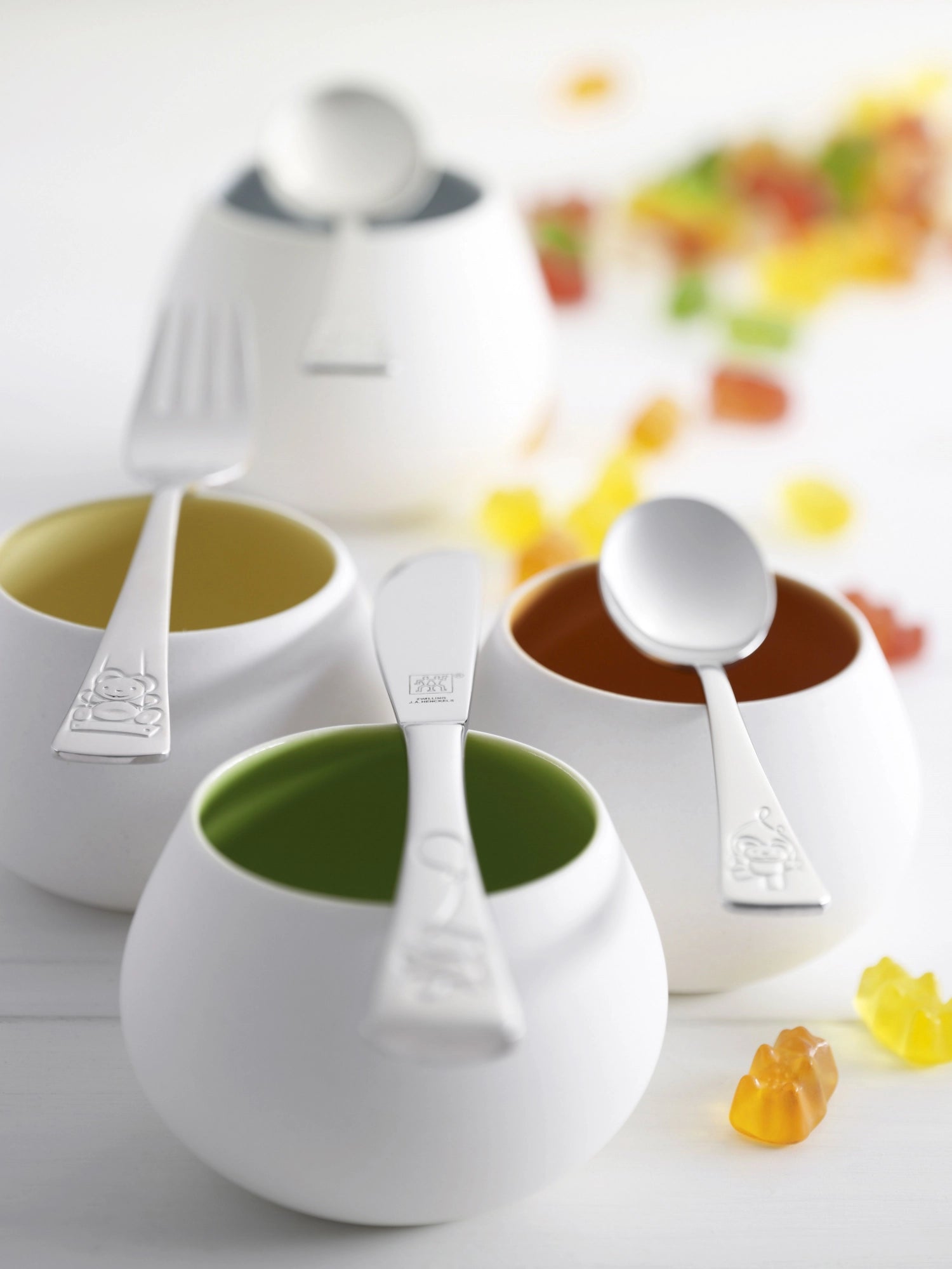 Niedliches 4-teiliges Kinderbesteck Teddy von Zwilling, ideal für Kinder, aus robustem Edelstahl, sorgt für Spaß beim Essen.