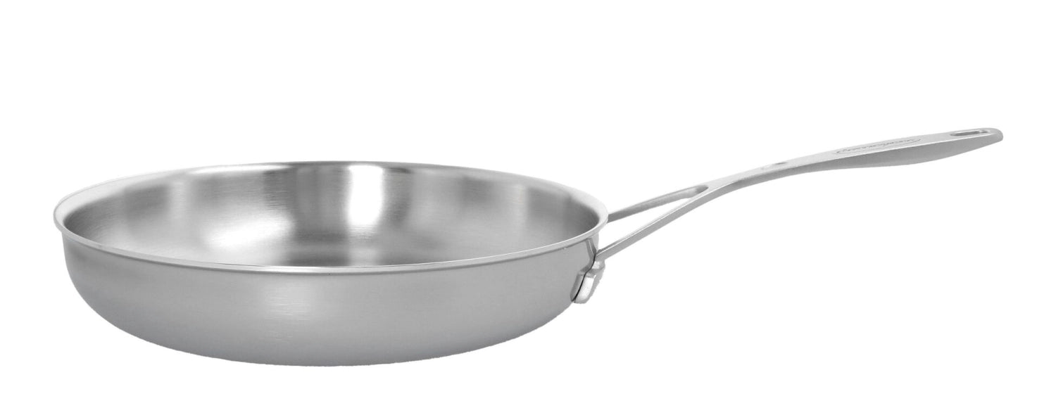 BOWL 57 Feuerschale mit Dreibein von Höfats, stilvolles Design für gemütliche Abende im Freien, ideal für Garten und Terrasse.