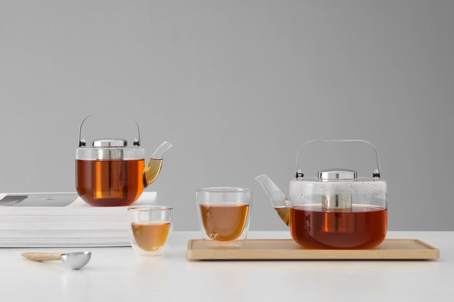 Stilvoller Teekrug Bjorn aus hitzebeständigem Borosilikatglas, 1,2l, perfekt für Teeliebhaber und ansprechende Tischdekoration.
