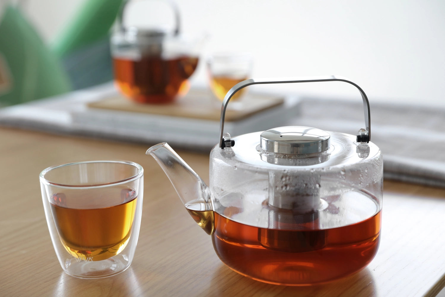 Eleganter Teekrug Bjorn aus robustem Borosilikatglas, 1,2l, ideal für gesellige Teestunden und stilvolle Präsentation.
