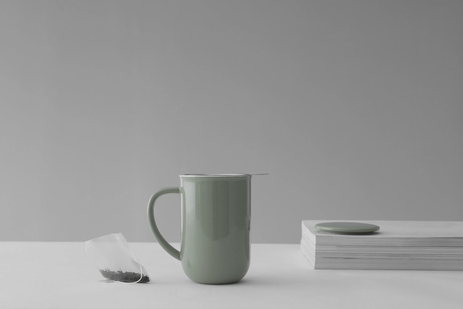 Elegante grüne Teetasse aus Porzellan mit 500ml Fassungsvermögen und 14cm Höhe, perfekt für stilvolles Teetrinken und entspannte Momente.
