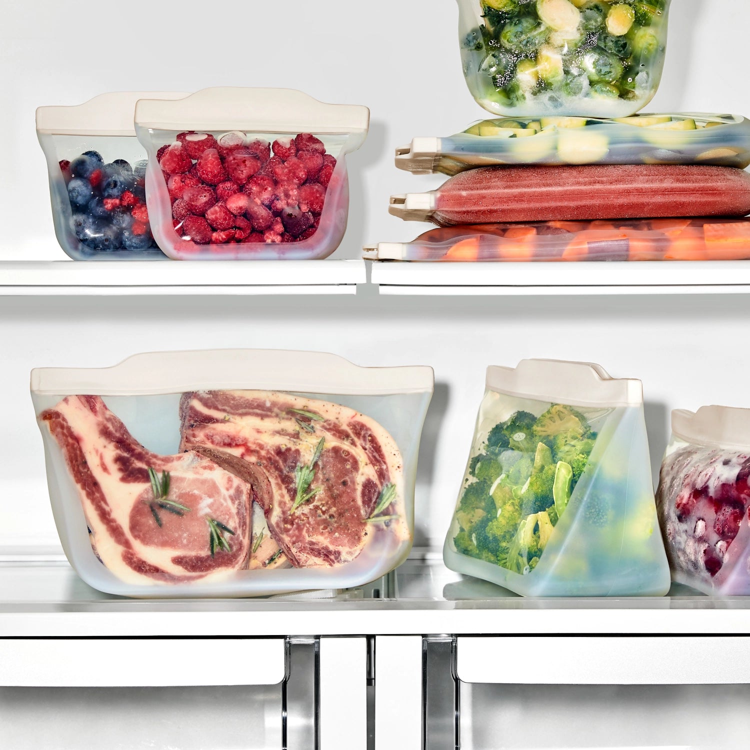 Vielseitige OXO Good Grips Silikon-Aufbewahrungstasche (946ml) im Stand-Up-Design, ideal für die Aufbewahrung und Organisation von Lebensmitteln.