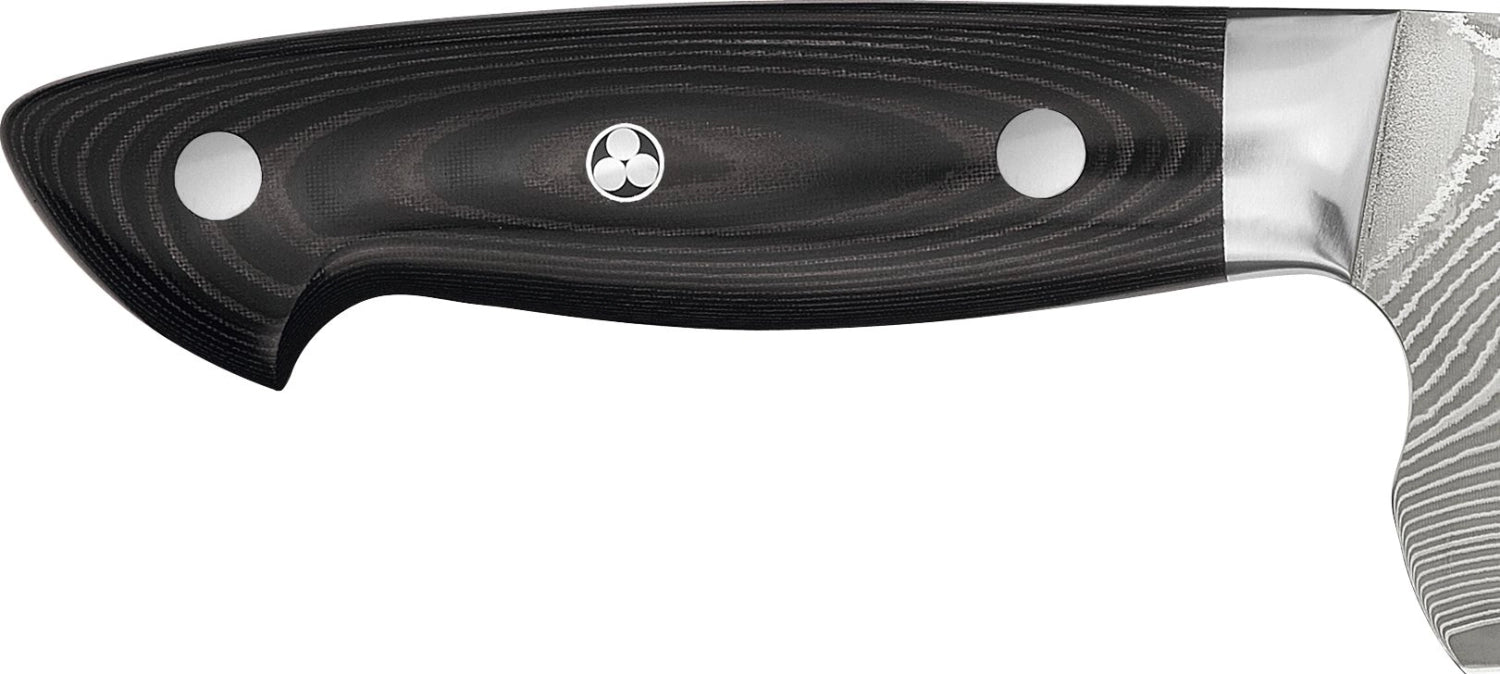 Elegantes 20 cm Kochmesser der Kramer Euro Serie von Zwilling, perfekt für präzises Schneiden und vielseitige Einsatzmöglichkeiten in der Küche.