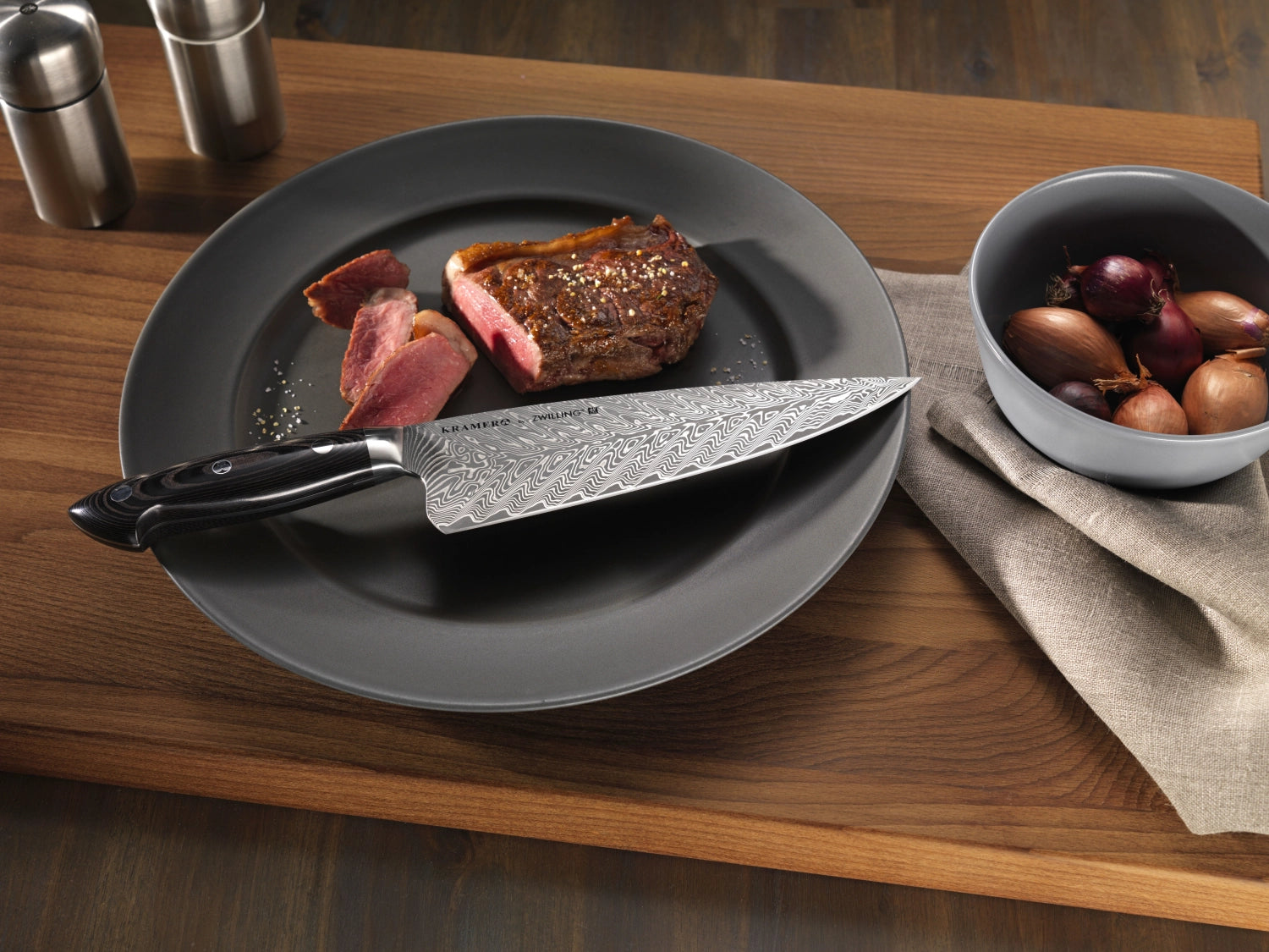 Kramer Euro Kochmesser von Zwilling, 14 cm Klinge, perfekt für präzises Schneiden, stilvolles Design und hohe Funktionalität in der Küche.