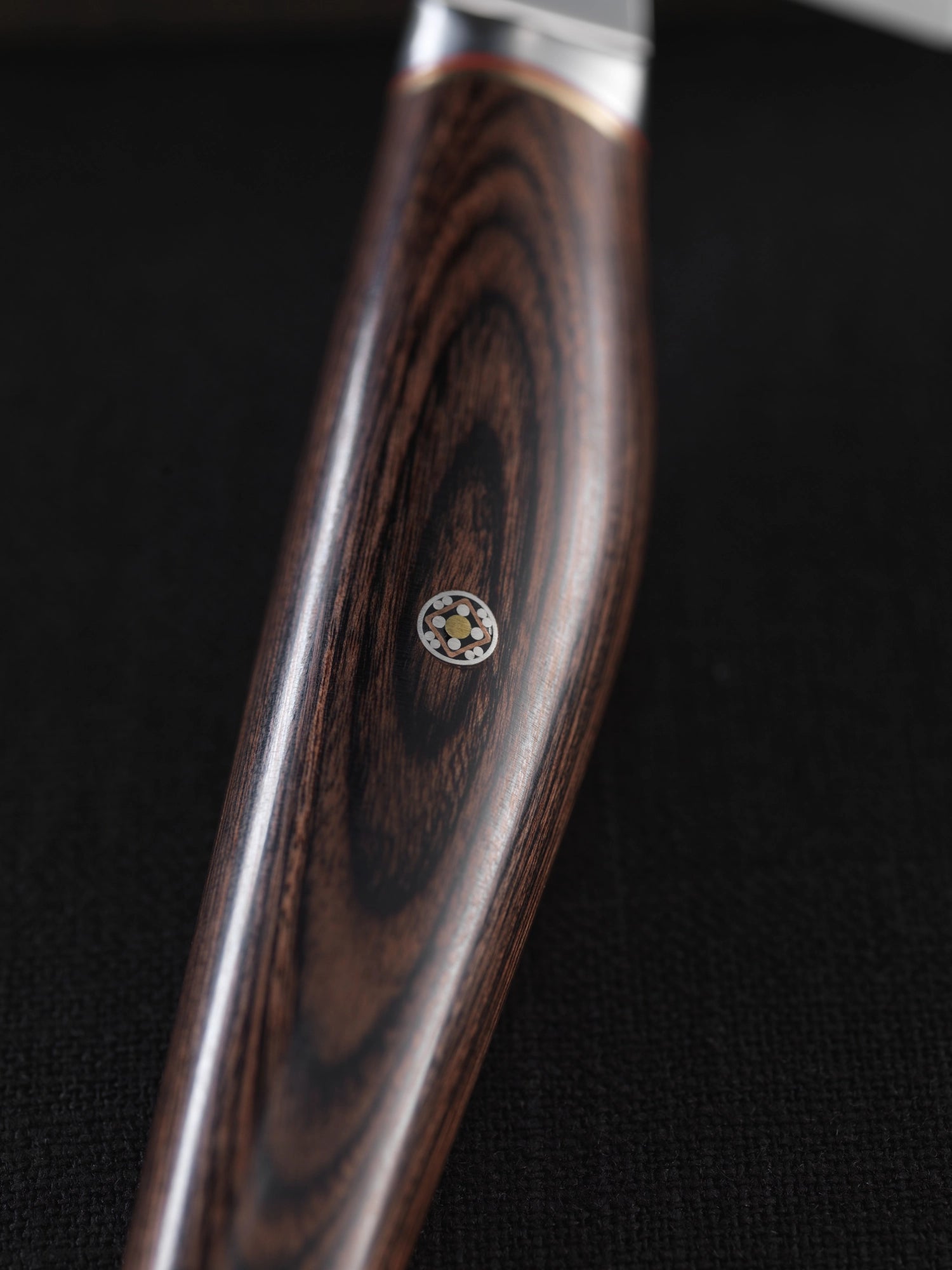Elegantes 14 cm Damastmesser von Miyabi aus 6000 MCT Stahl, ideal für präzise Schnitte und anspruchsvolles Kochen.