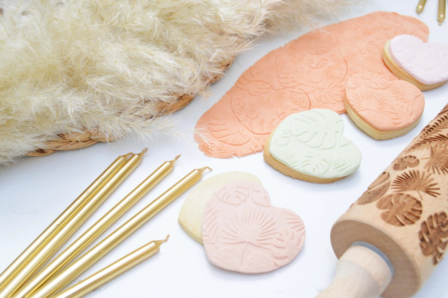 Natürliche Zuckerpaste in frischem Mintgrün, perfekt zum Modellieren und Verzieren von Kuchen und Süßspeisen für kreative Backideen.