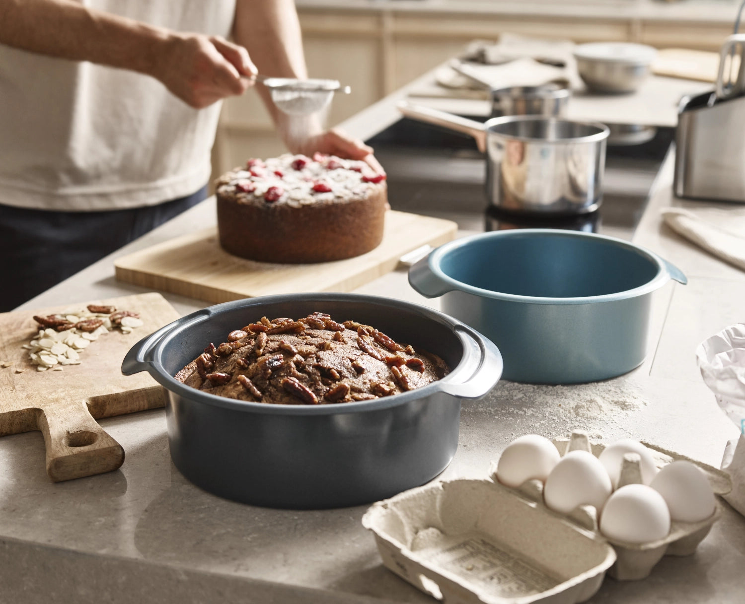 Elegantes 2er Set von Joseph Joseph: vielseitige Backformen in 20 und 23 cm, ideal für köstliche Kuchen und süße Leckereien.