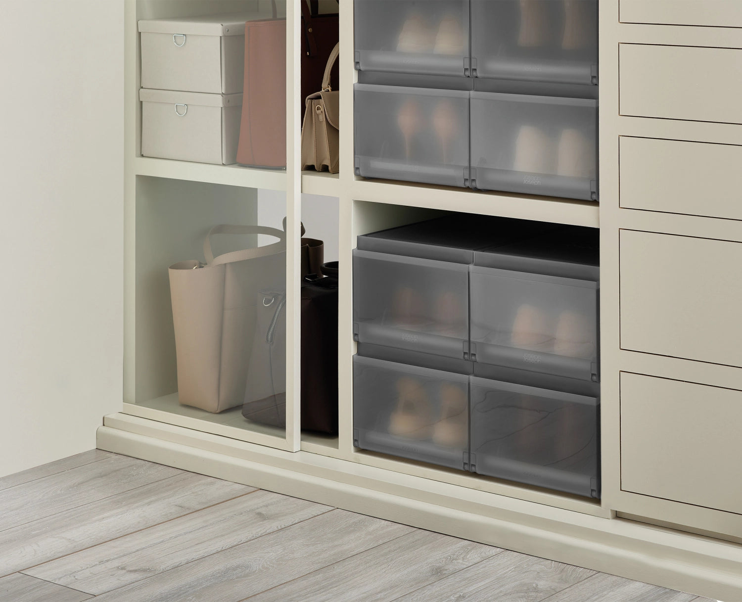 Praktisches 6er Set Schuhschrank in elegantem Grau von Joseph Joseph, ideal zur ordentlichen und kompakten Aufbewahrung von Schuhen.